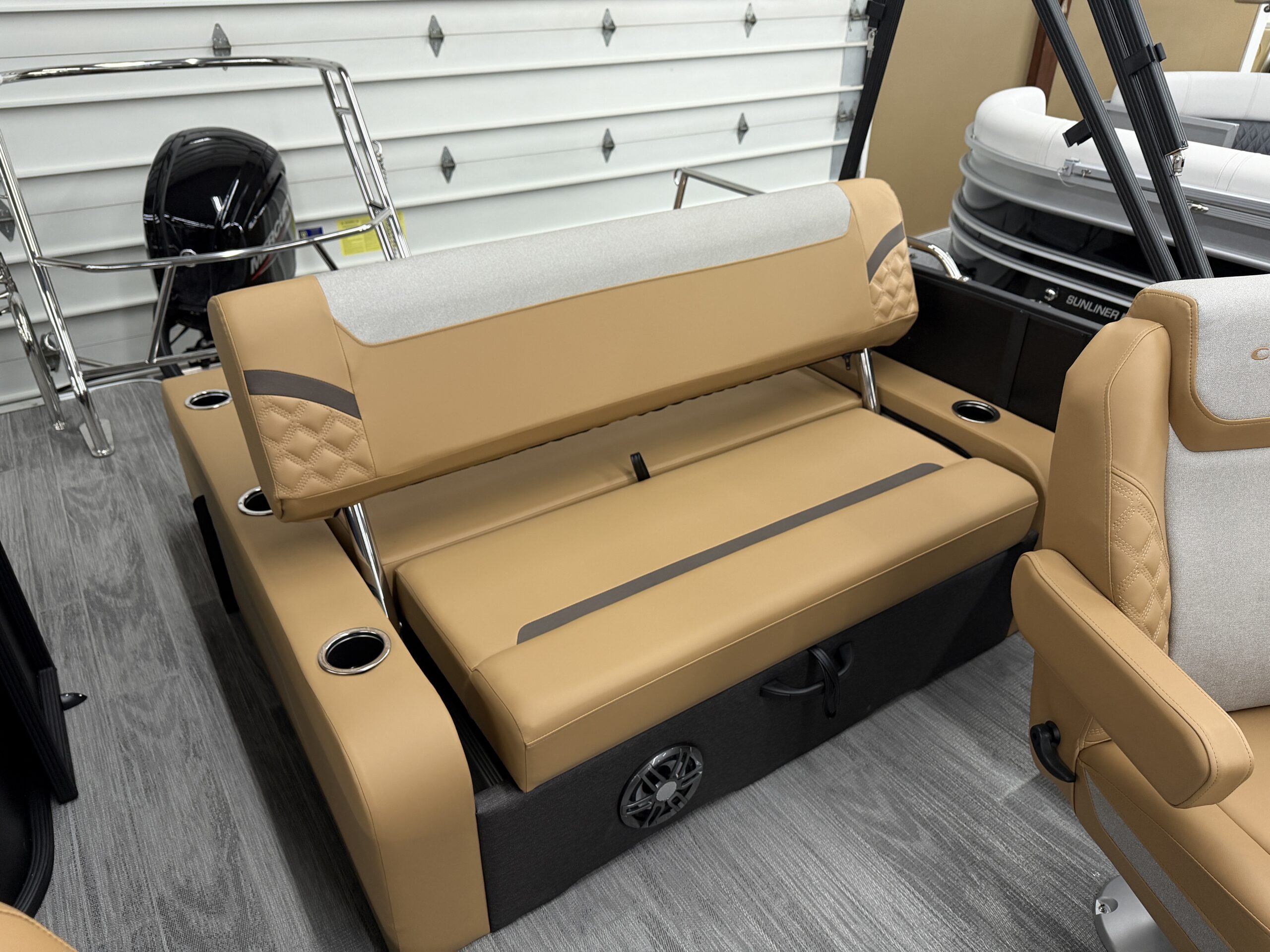 2026 Crest Conquest 235 SLSC  Mercury 115hp Command Thrust