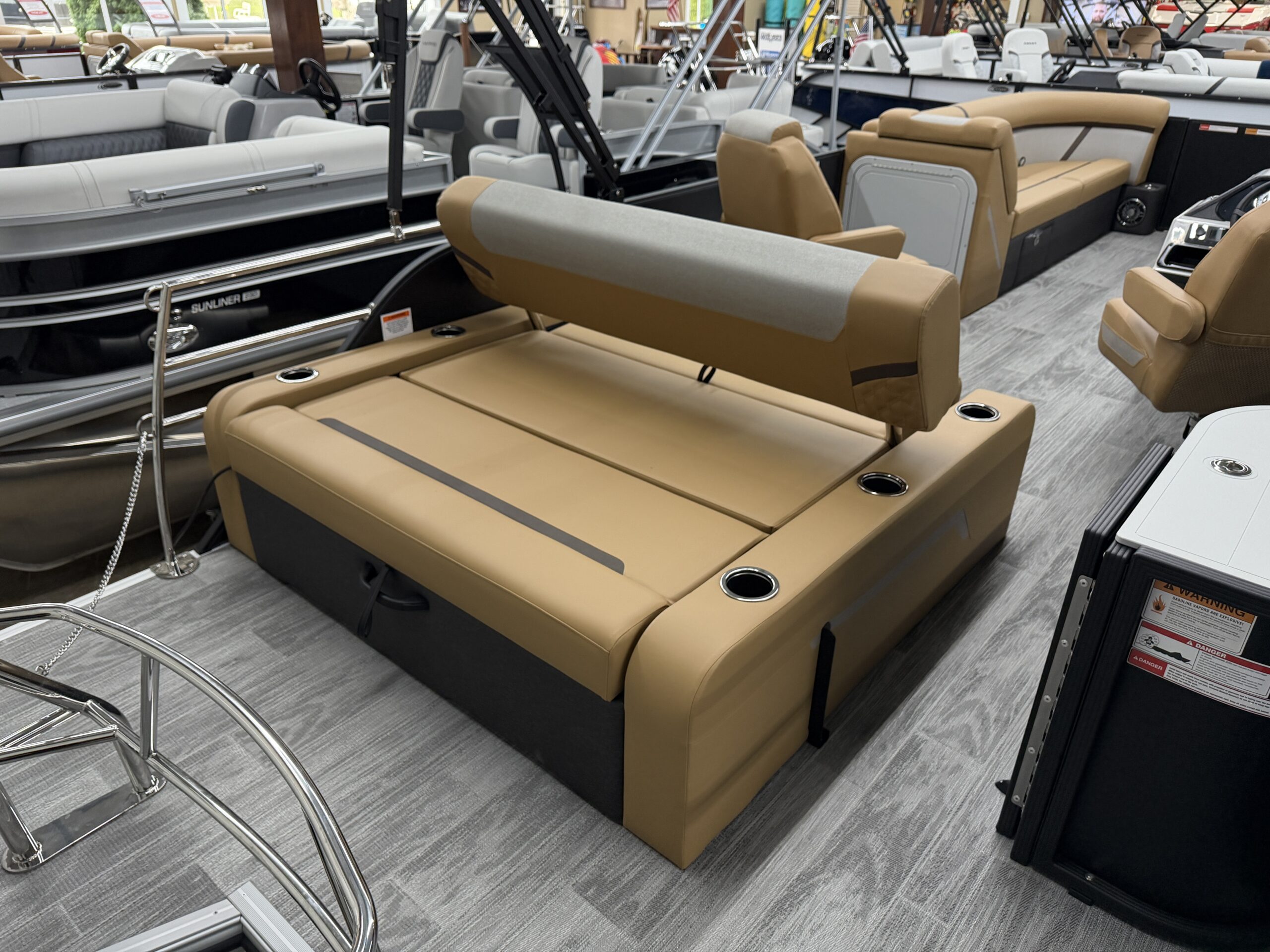 2026 Crest Conquest 235 SLSC  Mercury 115hp Command Thrust