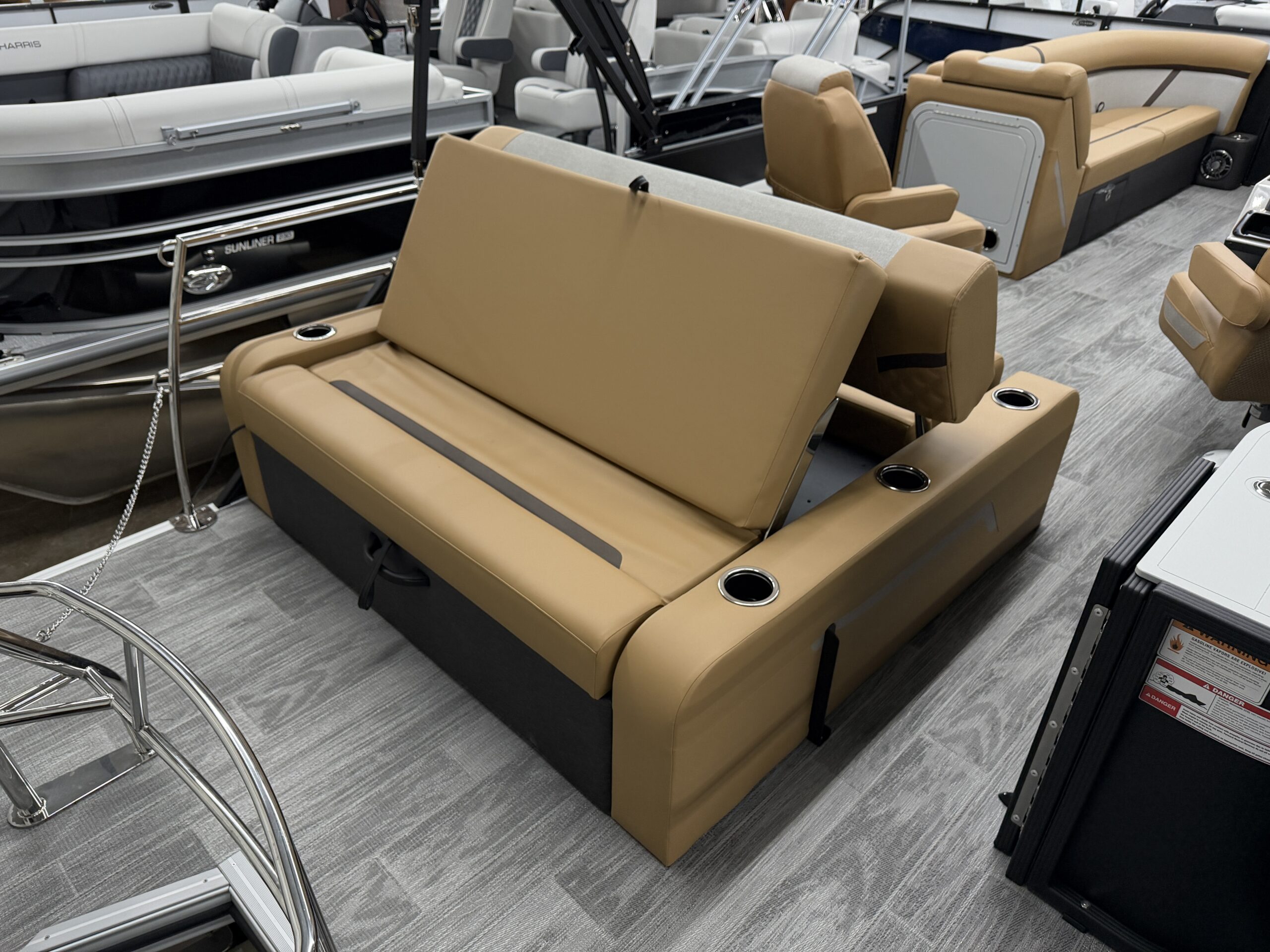 2026 Crest Conquest 235 SLSC  Mercury 115hp Command Thrust