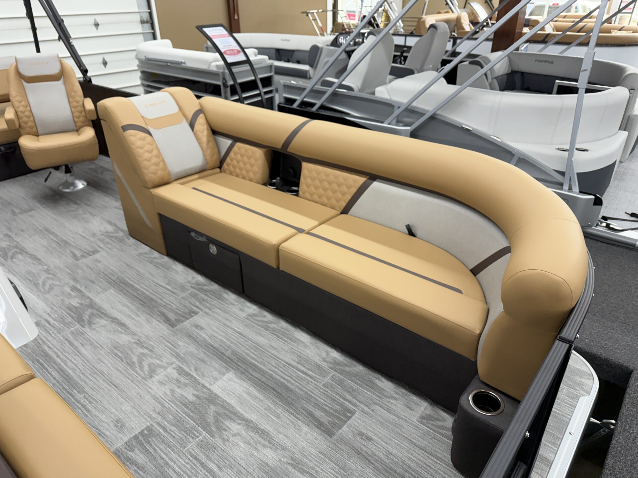 2026 Crest Conquest 235 SLSC  Mercury 115hp Command Thrust