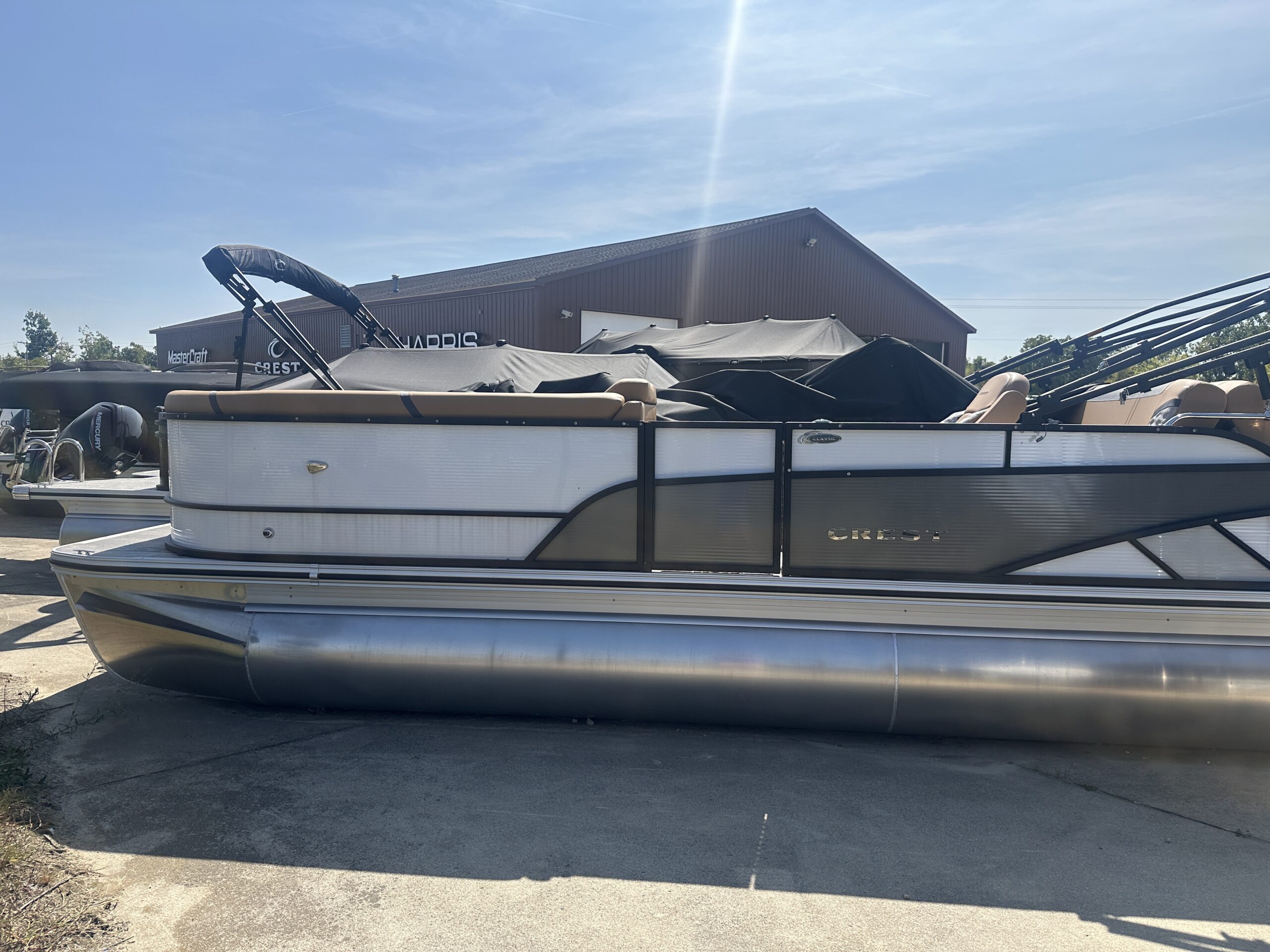 2025 Crest Classic 240 SLSC Tri Toon  Mercury 200hp