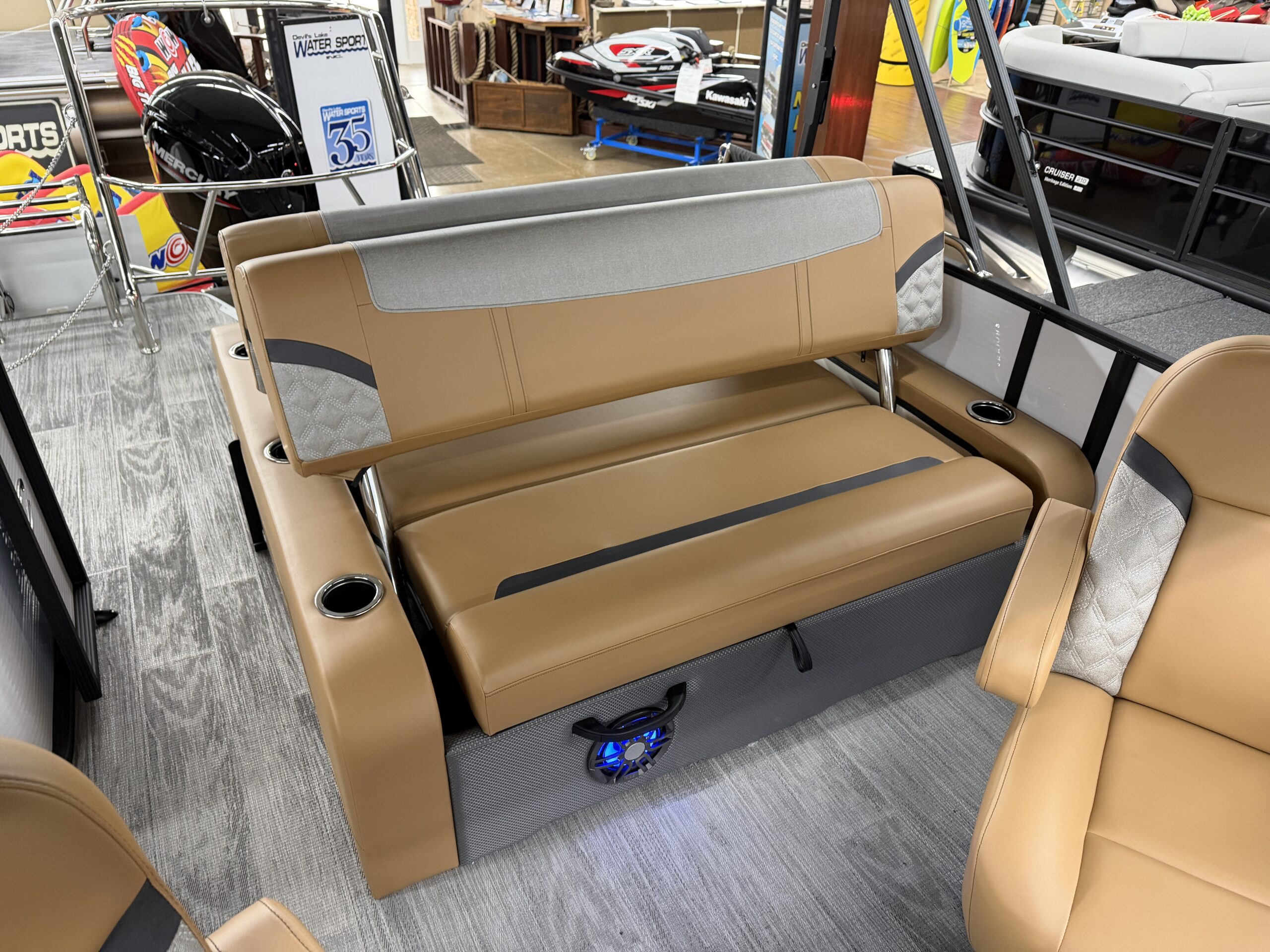 2025 Crest Classic 220 SLSC Mercury 115hp  Easy Cover