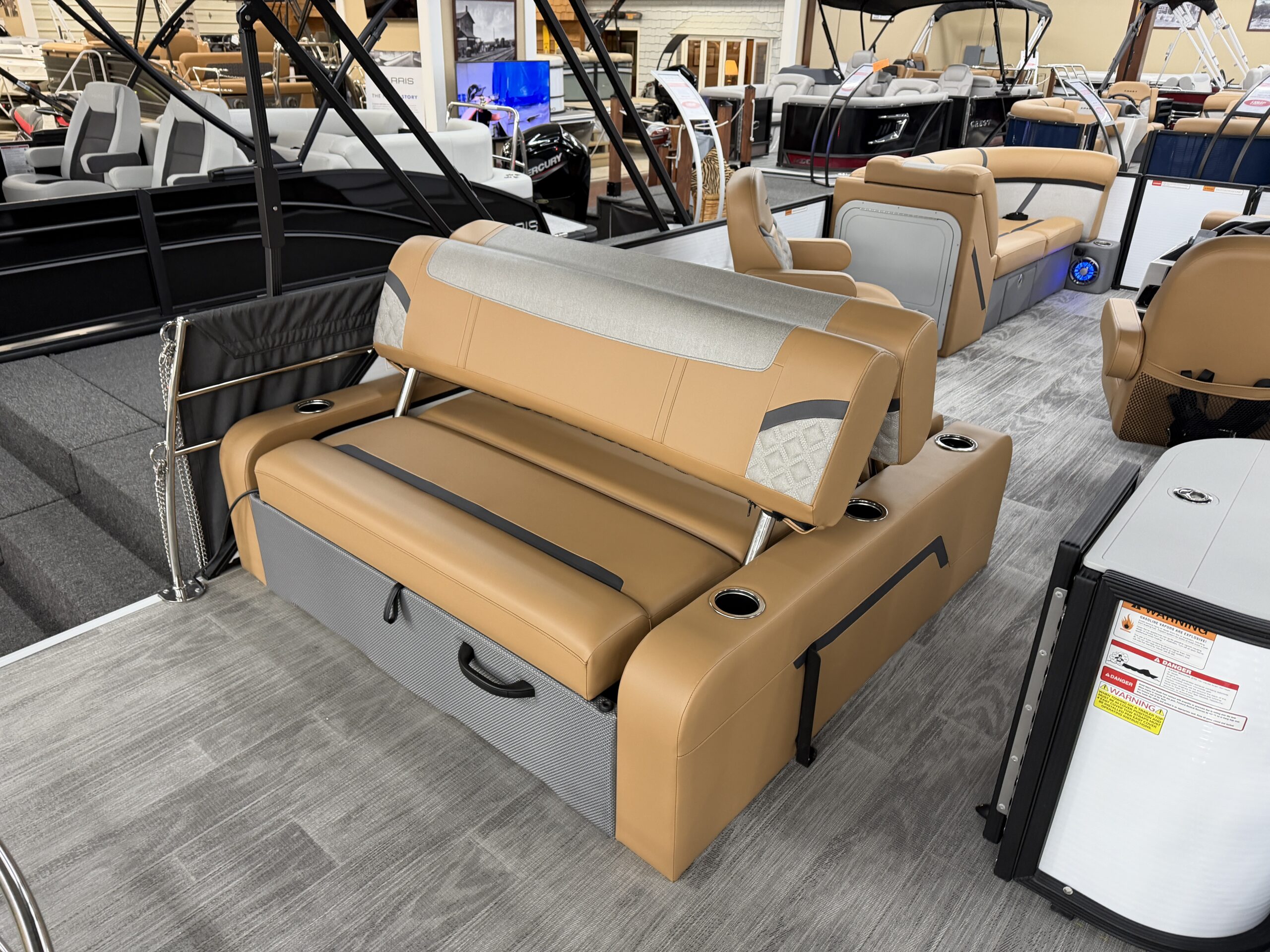 2025 Crest Classic 220 SLSC Mercury 115hp  Easy Cover