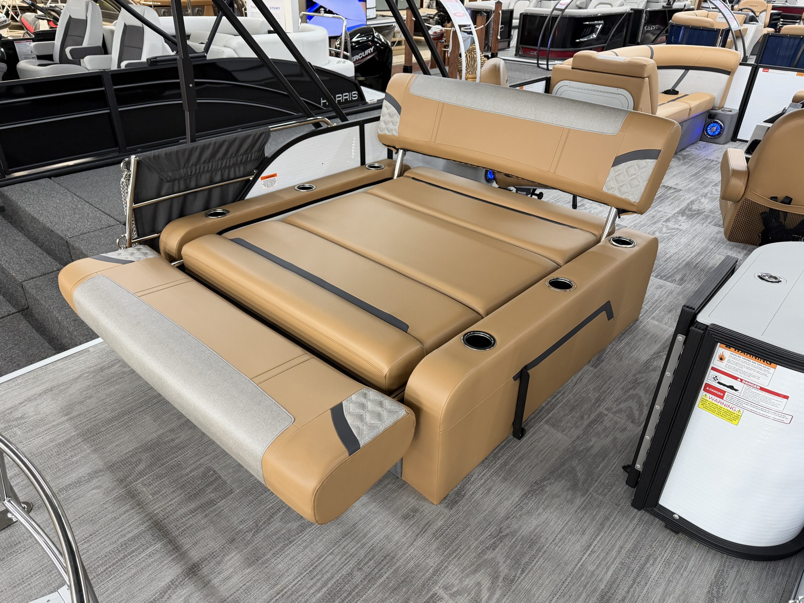 2025 Crest Classic 220 SLSC Mercury 115hp  Easy Cover