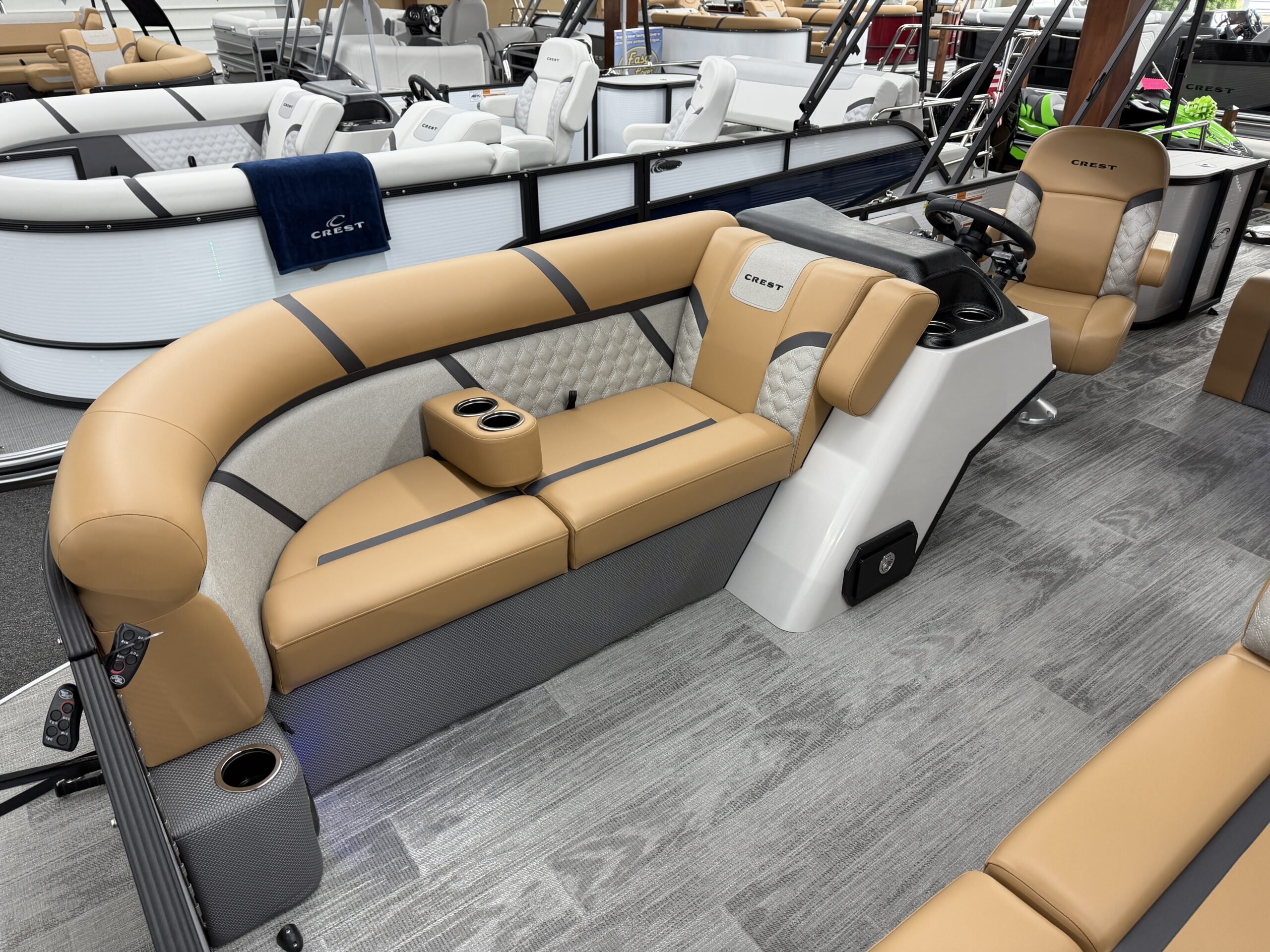 2025 Crest Classic 220 SLSC Mercury 115hp  Easy Cover