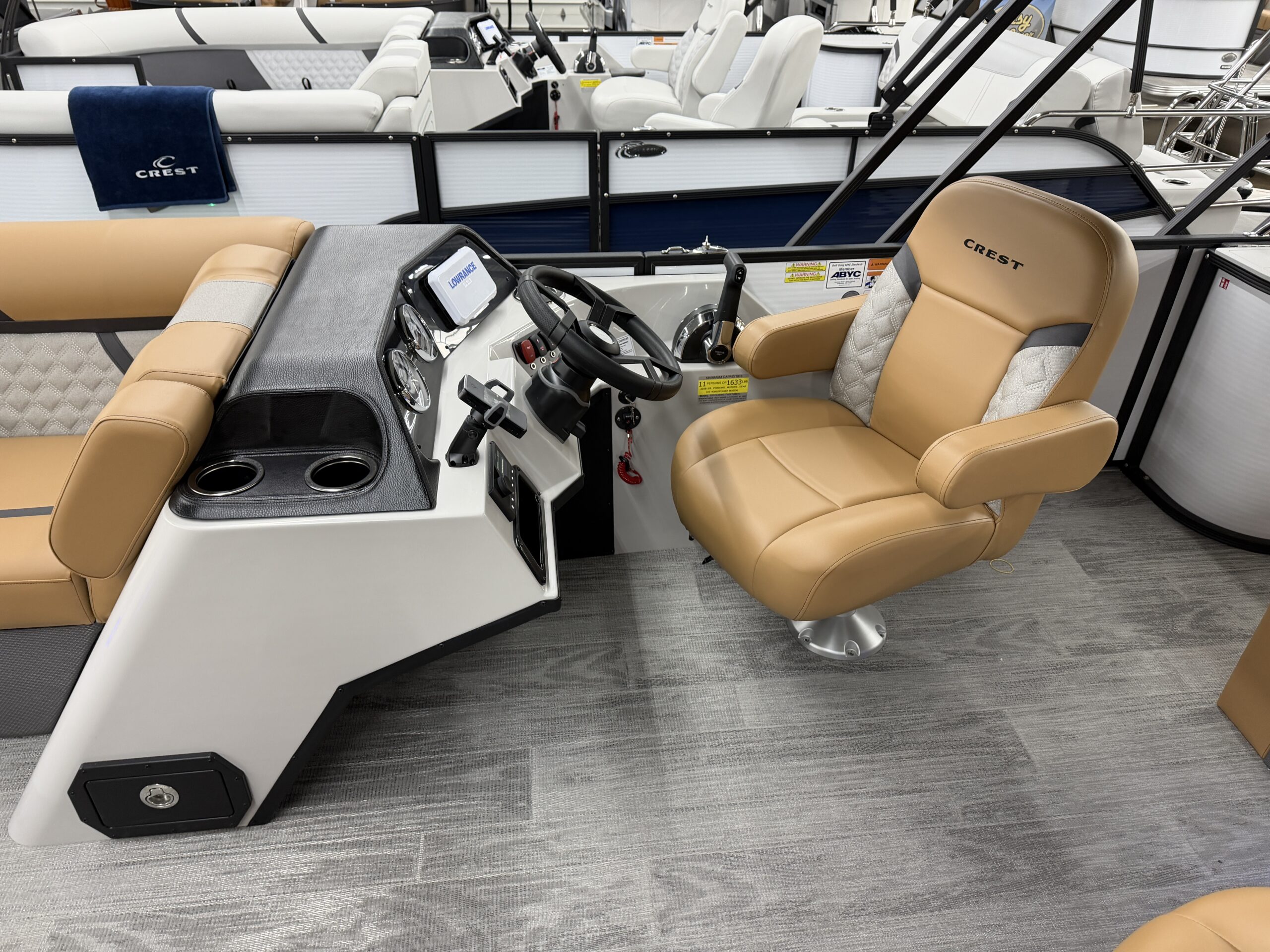 2025 Crest Classic 220 SLSC Mercury 115hp  Easy Cover