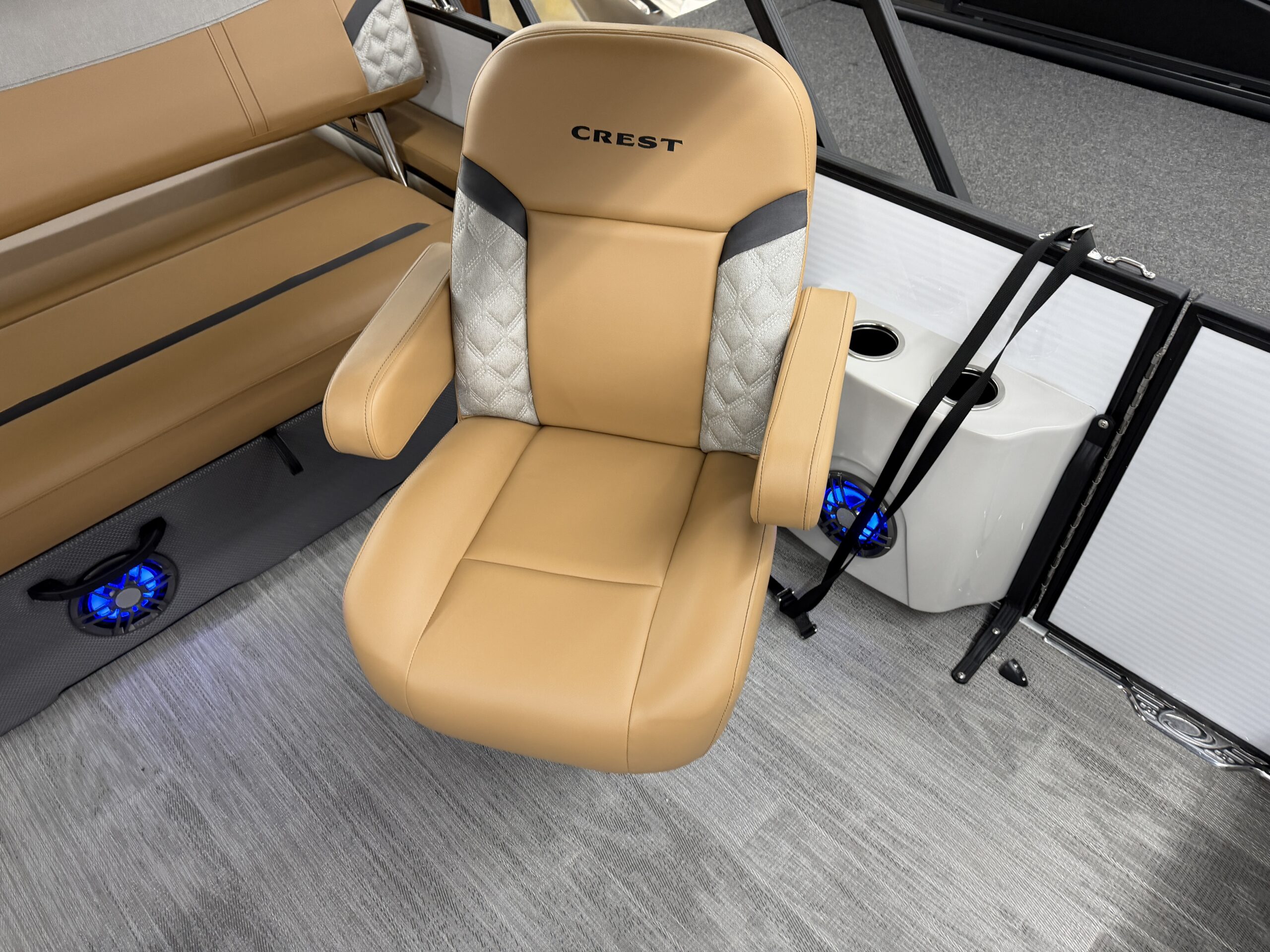 2025 Crest Classic 220 SLSC Mercury 115hp  Easy Cover