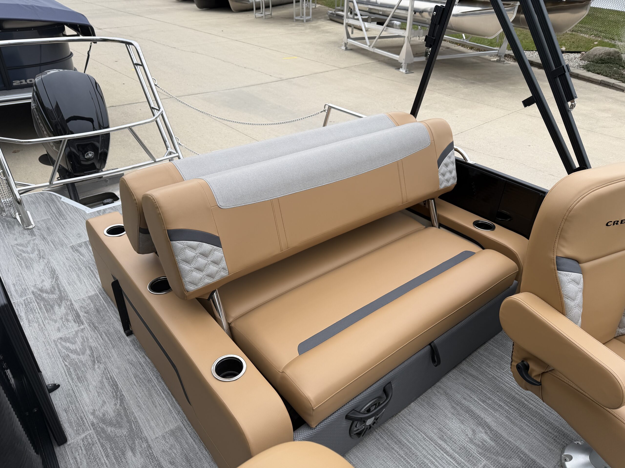 2025 Crest Classic 220 SLSC  Mercury 115hp Dealer Demo