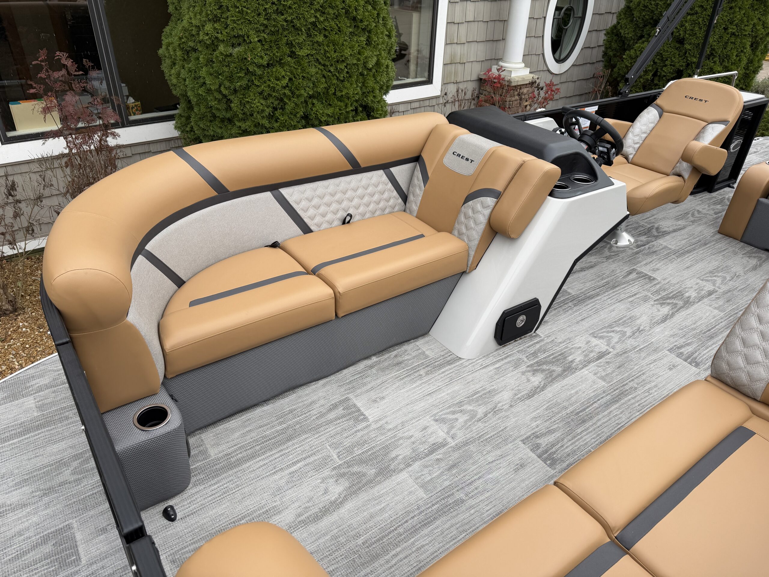 2025 Crest Classic 220 SLSC  Mercury 115hp Dealer Demo