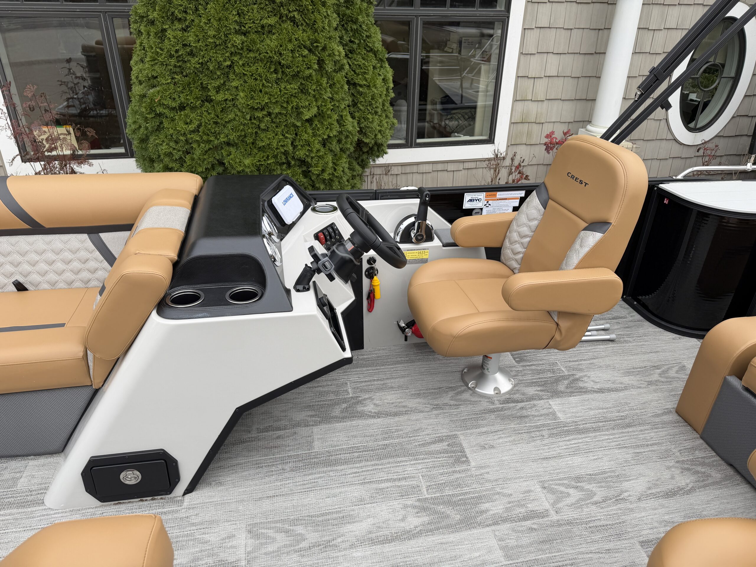 2025 Crest Classic 220 SLSC  Mercury 115hp Dealer Demo