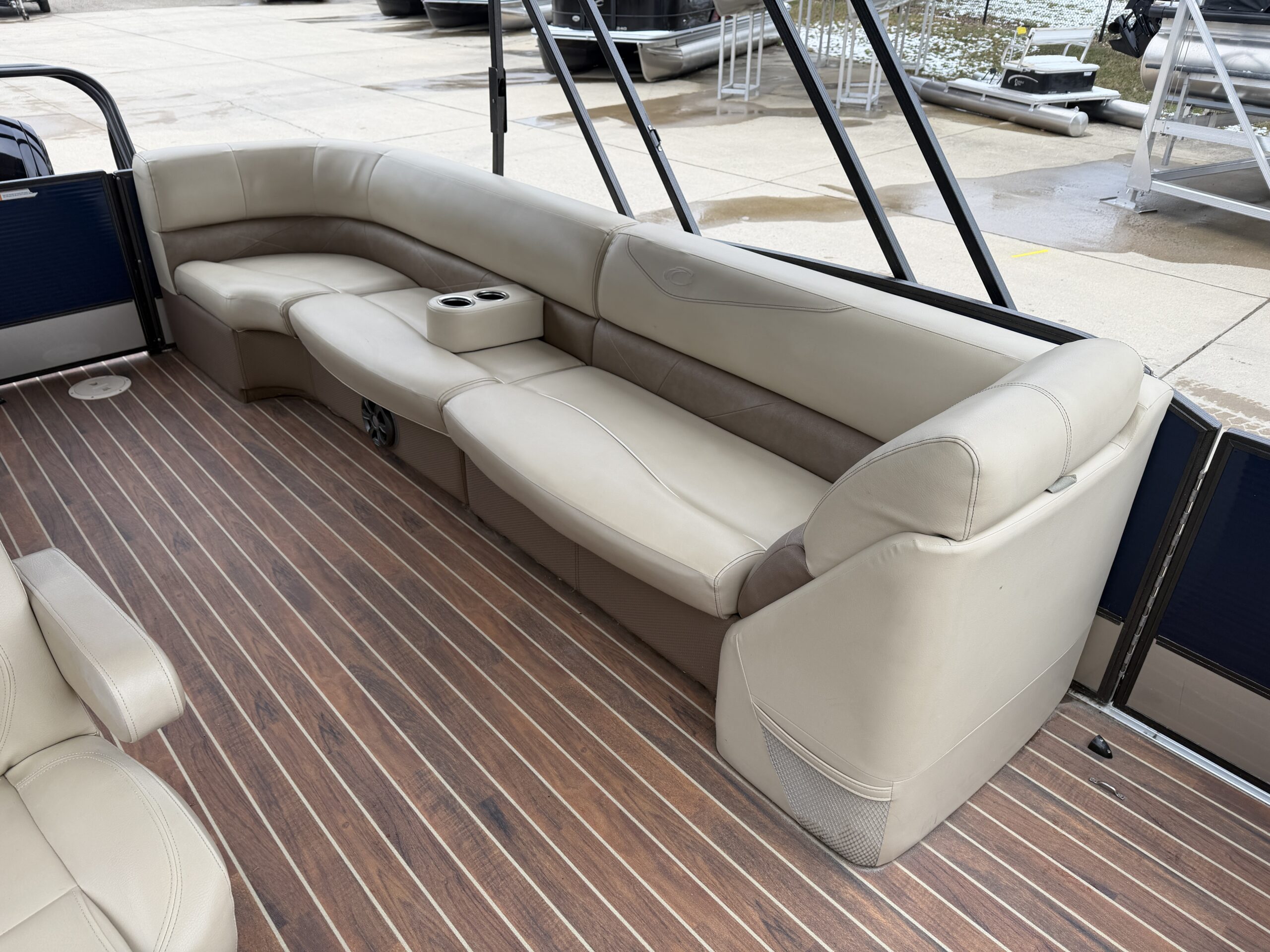 2017 Crest Classic 230 SL  Mercury 90hp CT  Easy Cover