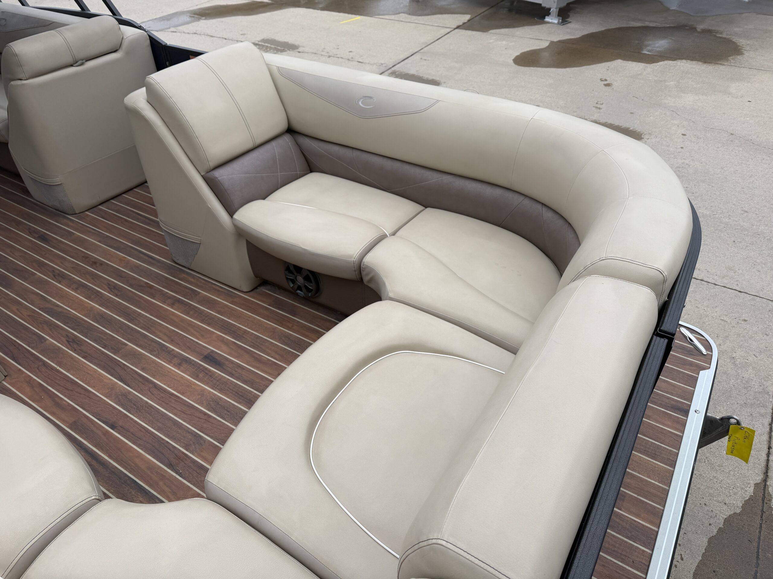 2017 Crest Classic 230 SL  Mercury 90hp CT  Easy Cover