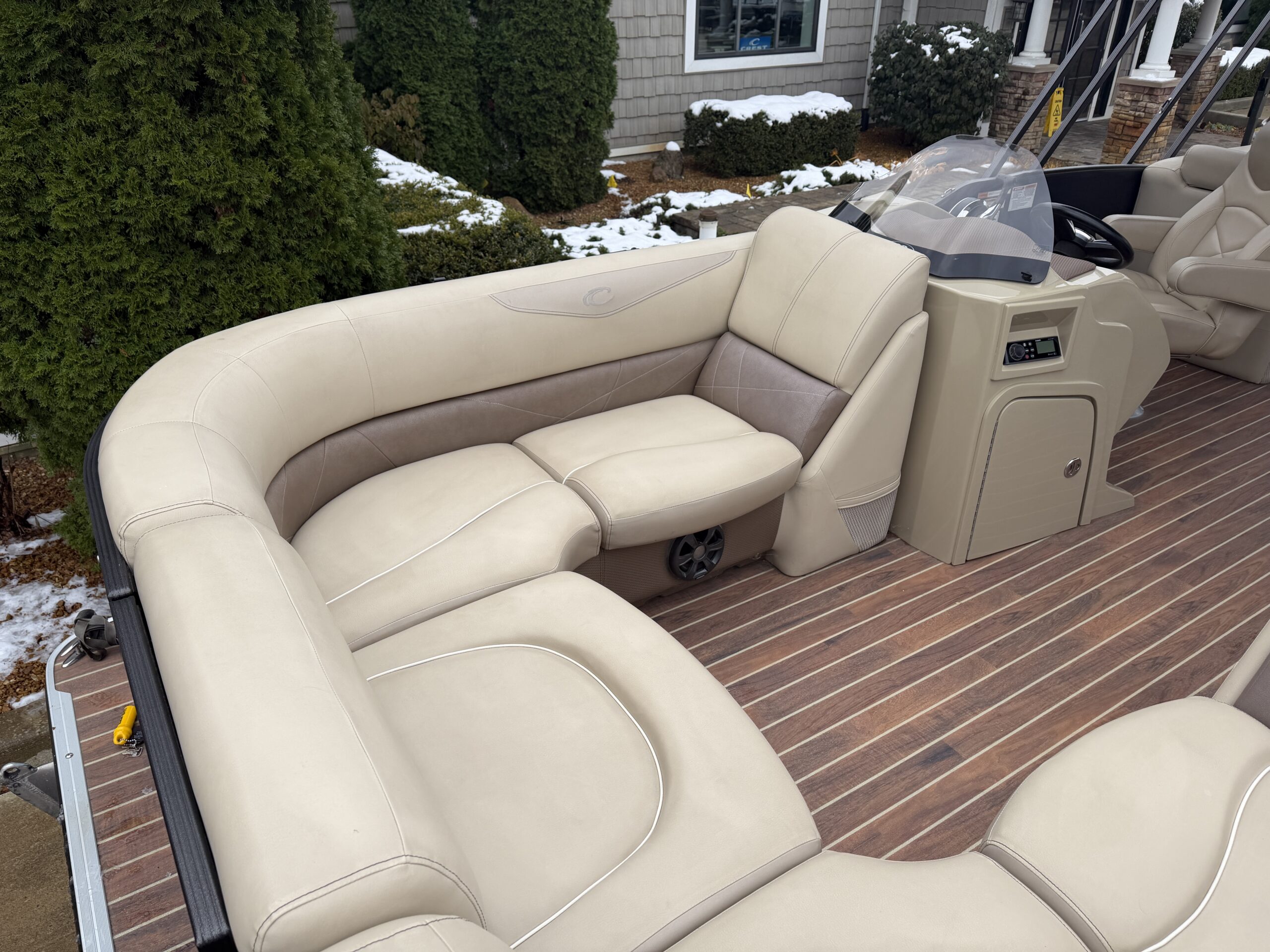 2017 Crest Classic 230 SL  Mercury 90hp CT  Easy Cover