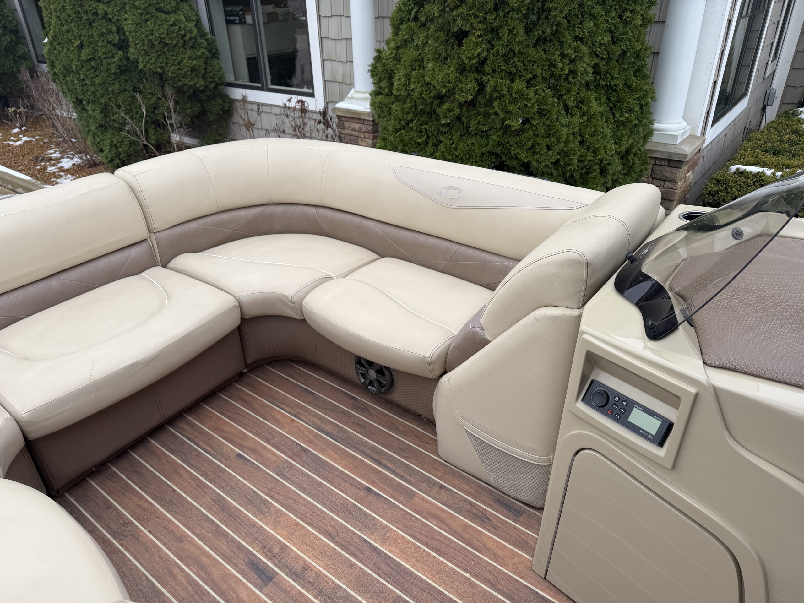 2017 Crest Classic 230 SL  Mercury 90hp CT  Easy Cover