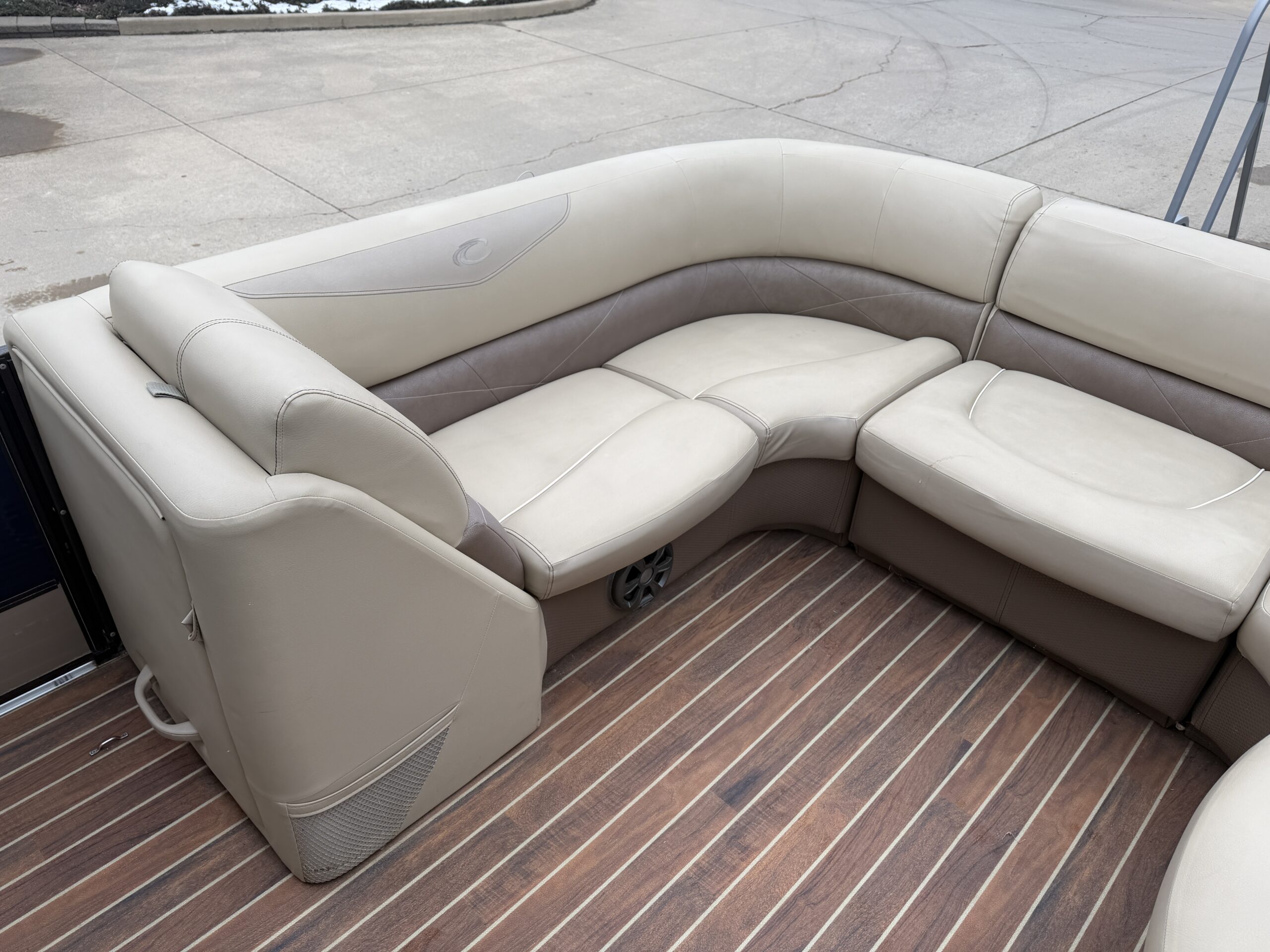 2017 Crest Classic 230 SL  Mercury 90hp CT  Easy Cover