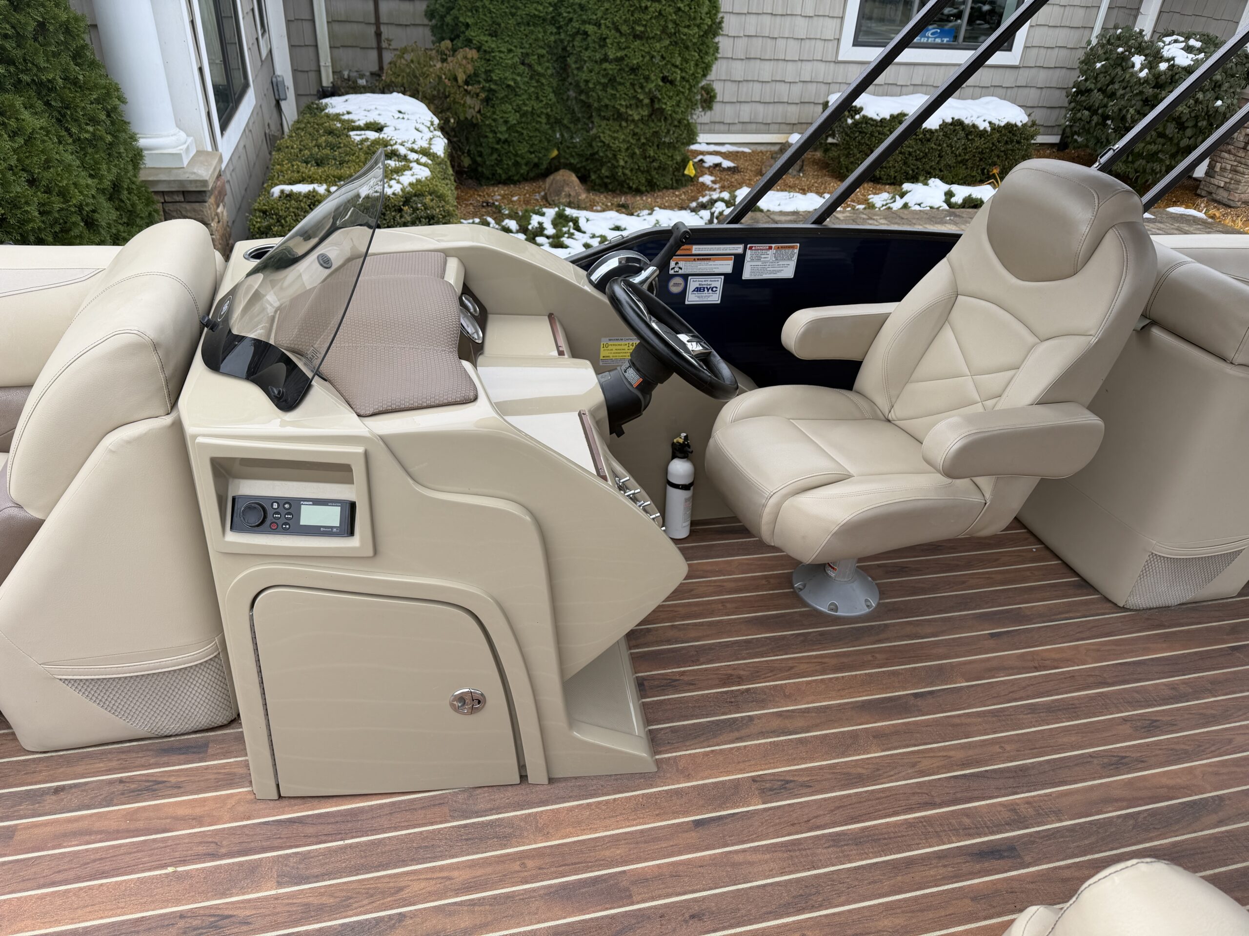 2017 Crest Classic 230 SL  Mercury 90hp CT  Easy Cover