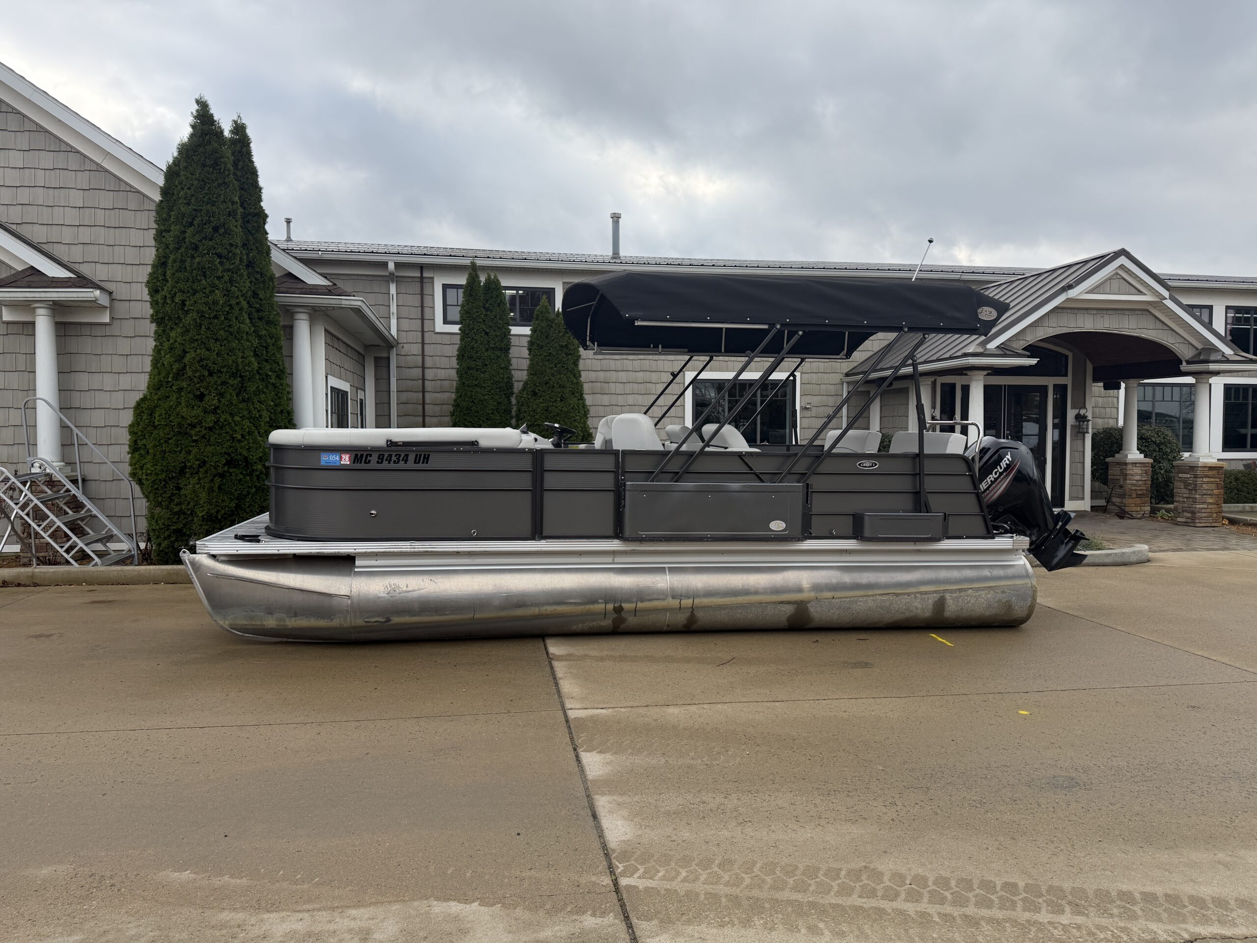 2019 Crest I 220 SLRC Mercury 90hp Command Thrust  Easy Cover