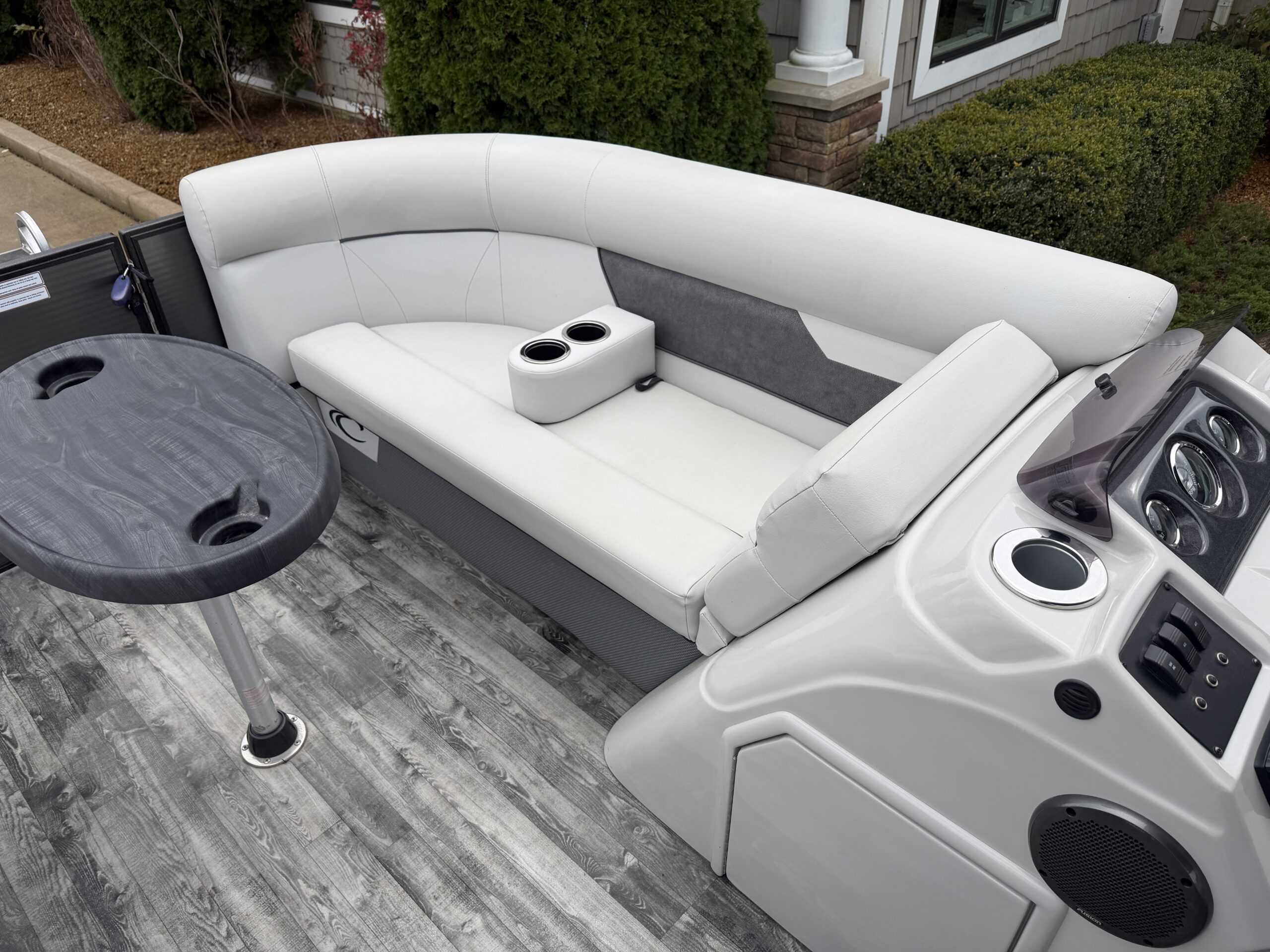 2019 Crest I 220 SLRC Mercury 90hp Command Thrust  Easy Cover