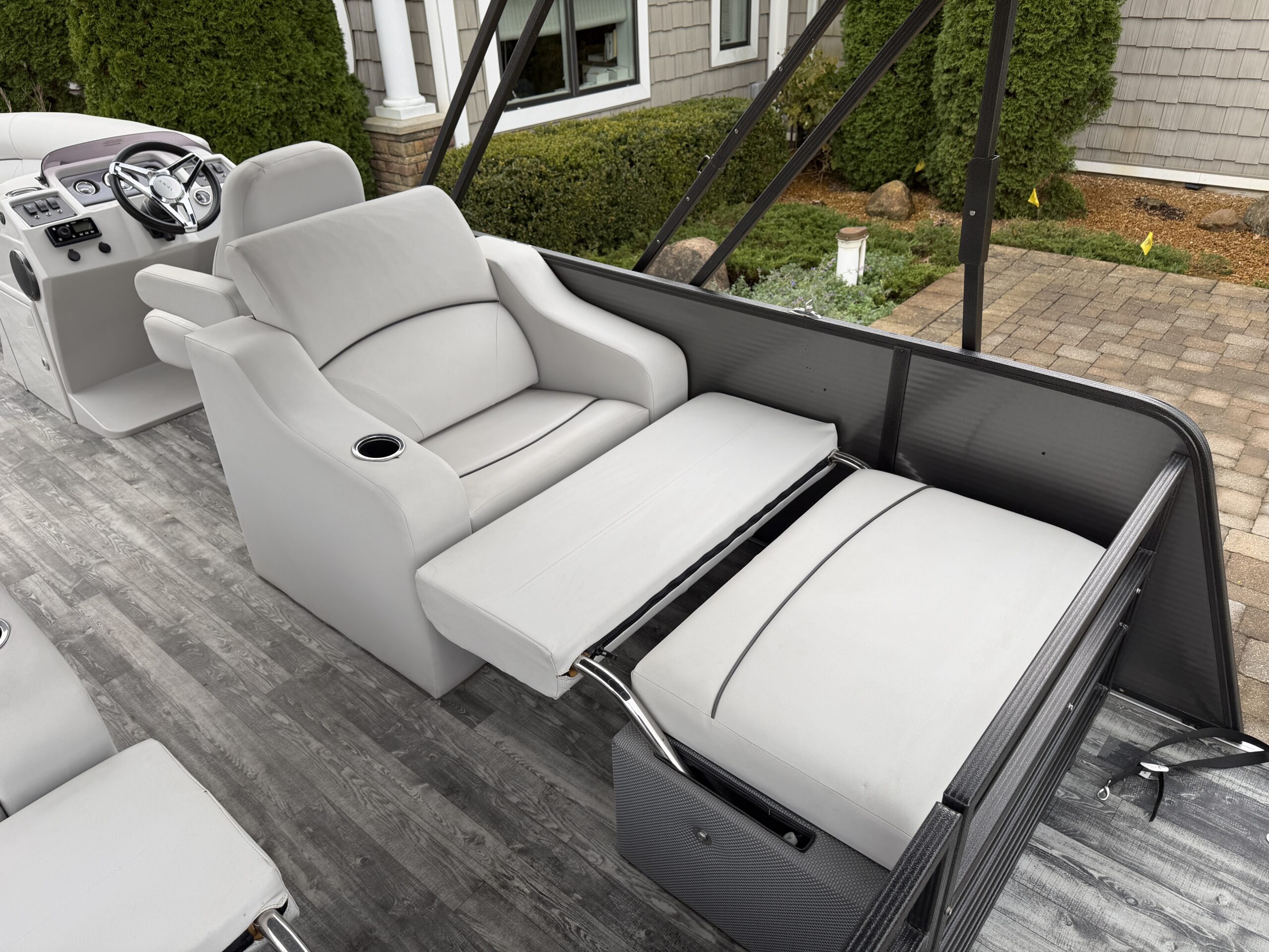 2019 Crest I 220 SLRC Mercury 90hp Command Thrust  Easy Cover