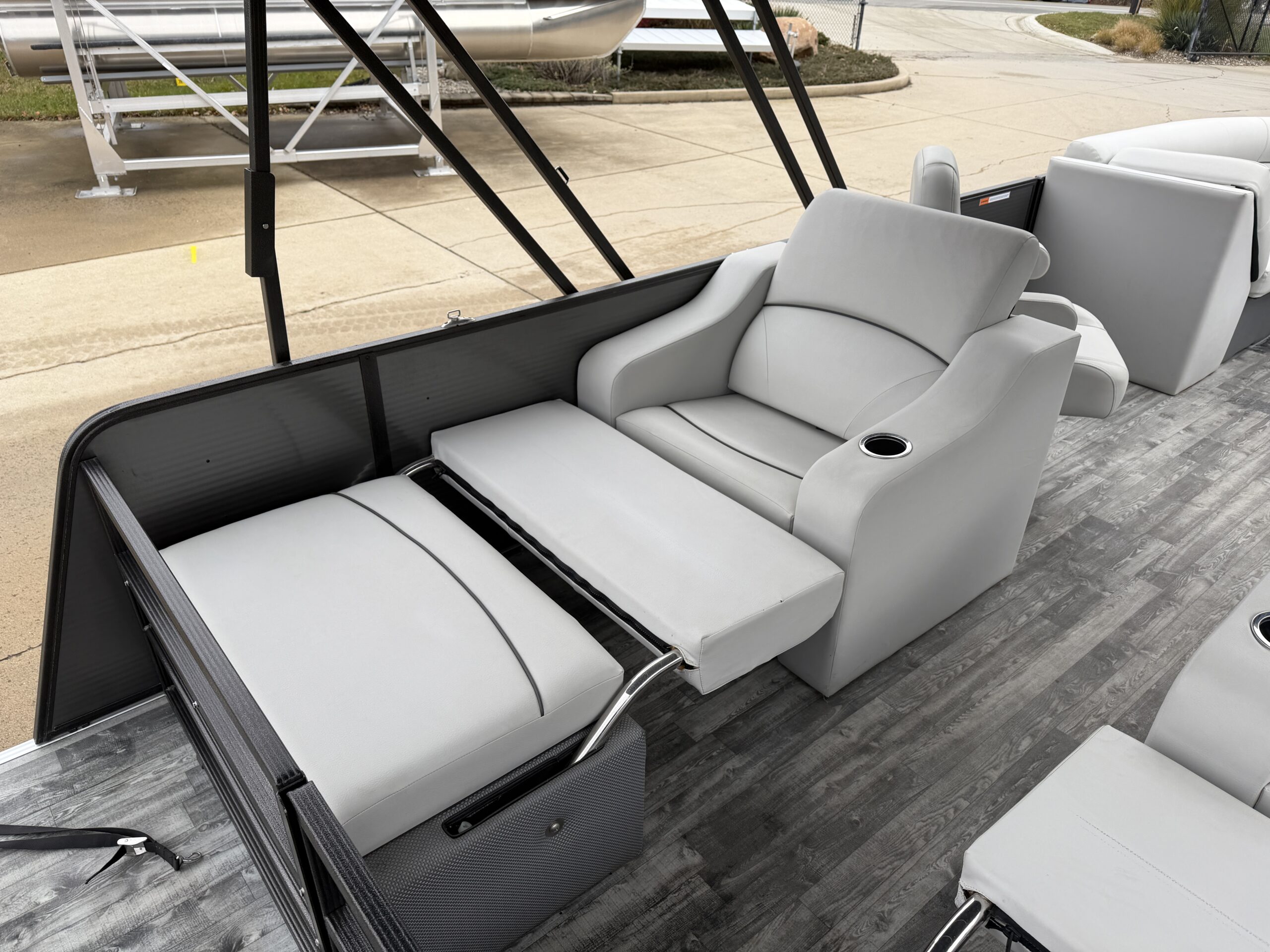 2019 Crest I 220 SLRC Mercury 90hp Command Thrust  Easy Cover