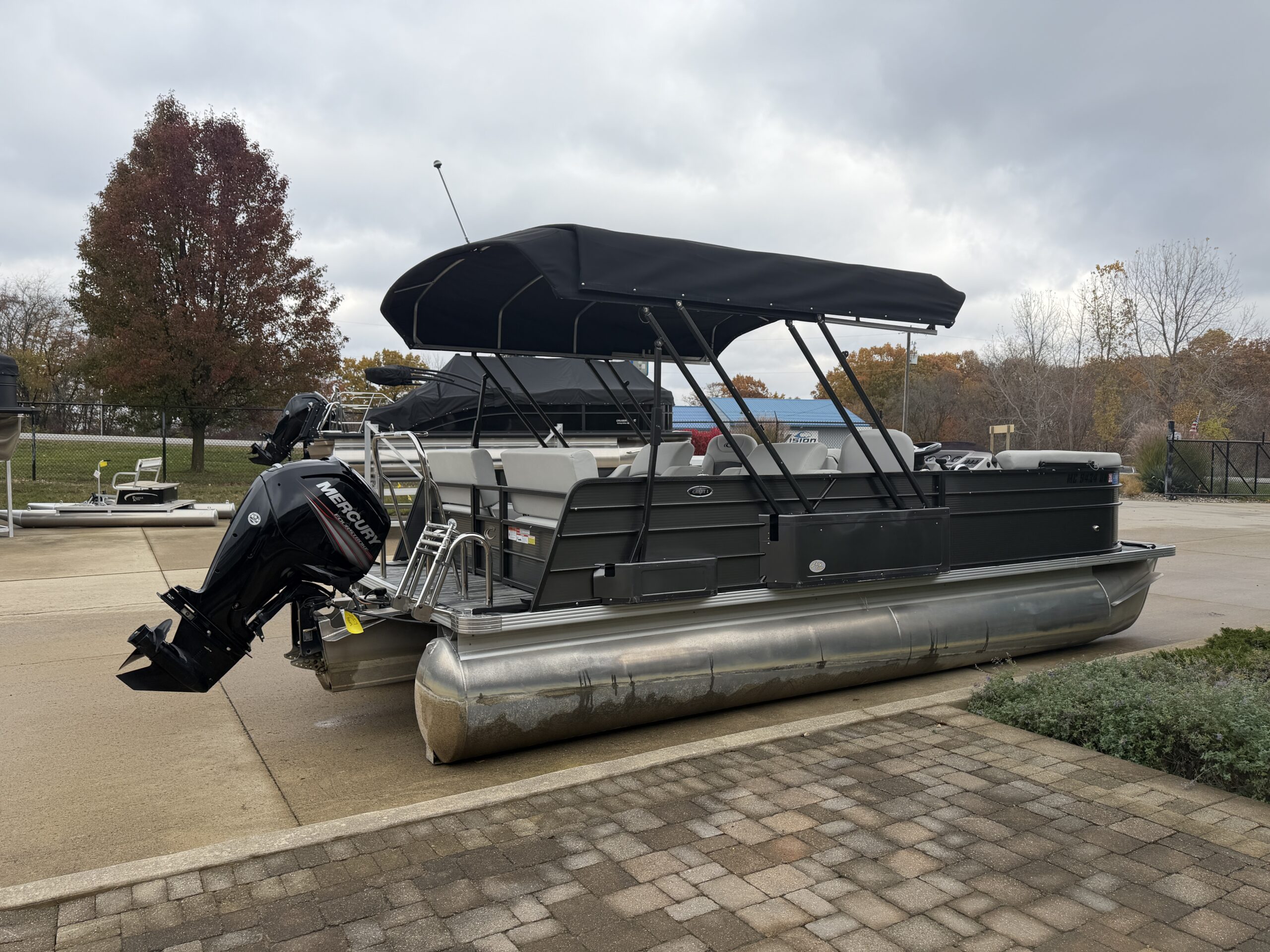 2019 Crest I 220 SLRC Mercury 90hp Command Thrust  Easy Cover