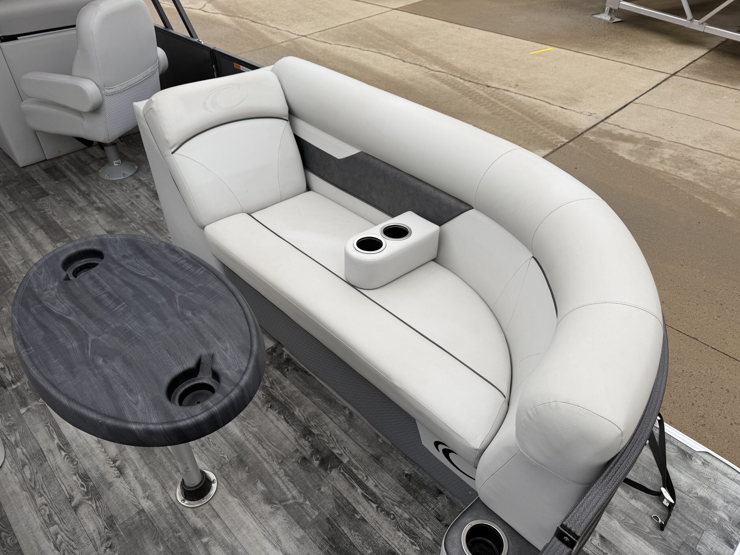 2019 Crest I 220 SLRC Mercury 90hp Command Thrust  Easy Cover