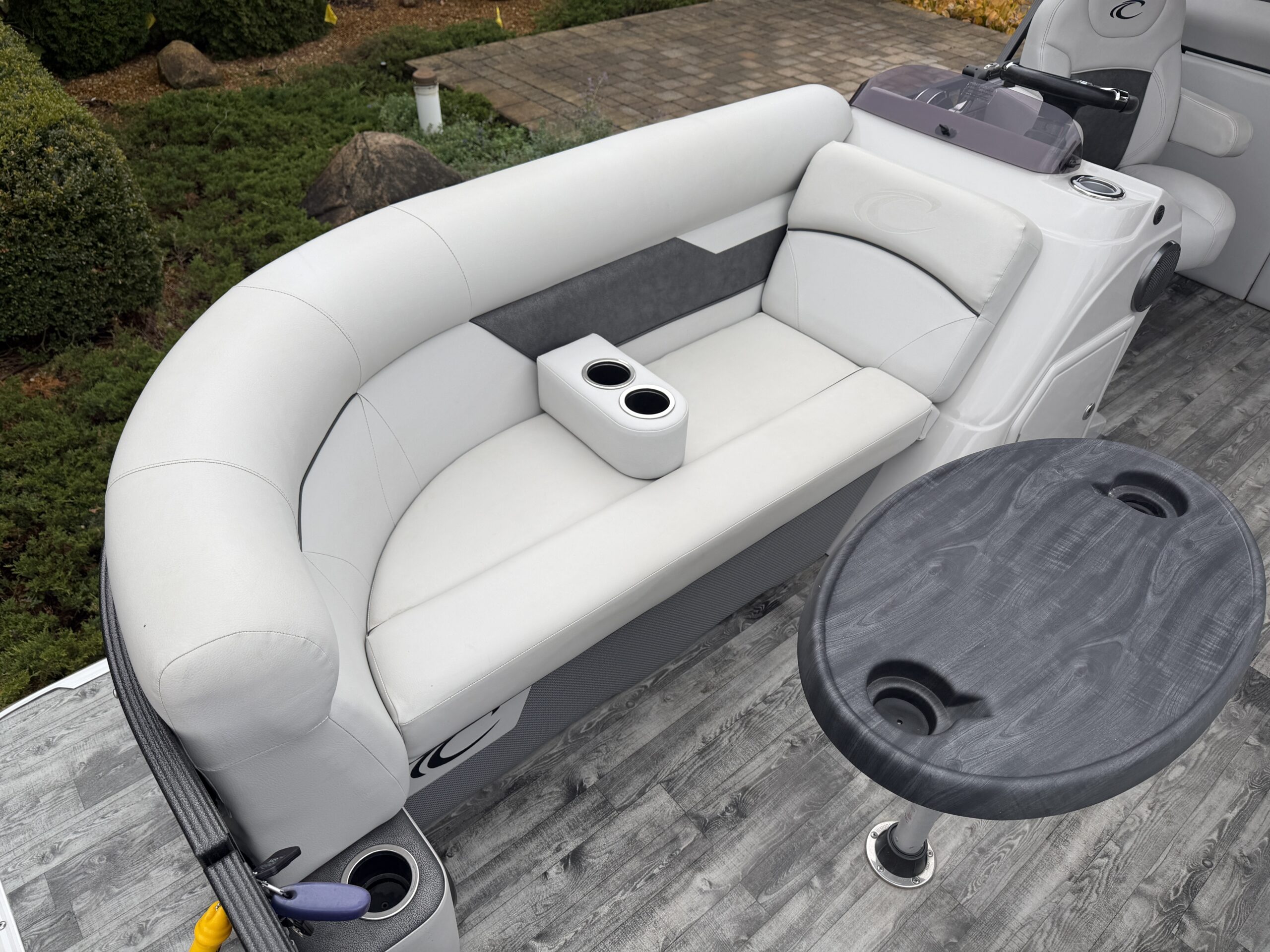 2019 Crest I 220 SLRC Mercury 90hp Command Thrust  Easy Cover