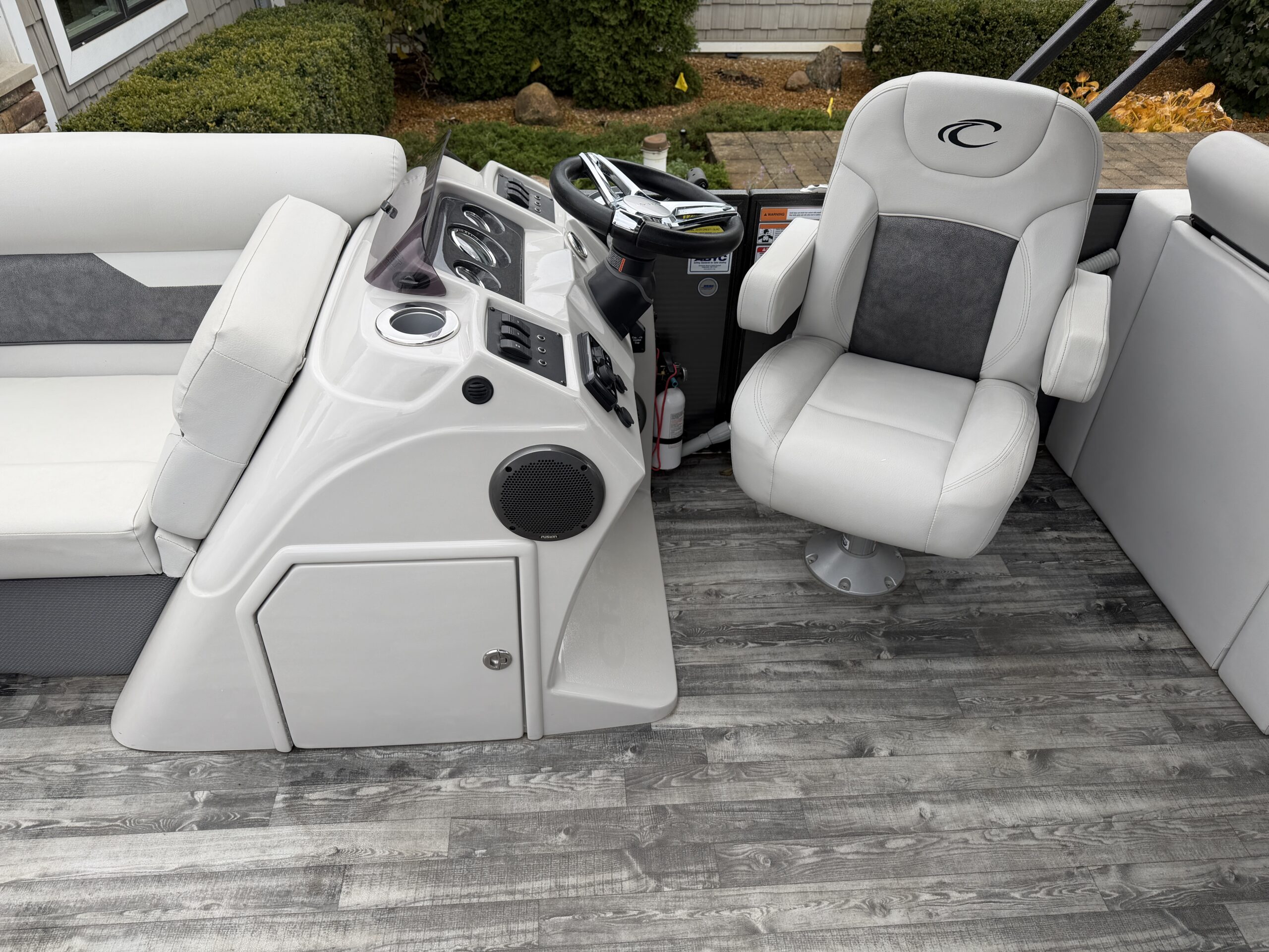 2019 Crest I 220 SLRC Mercury 90hp Command Thrust  Easy Cover