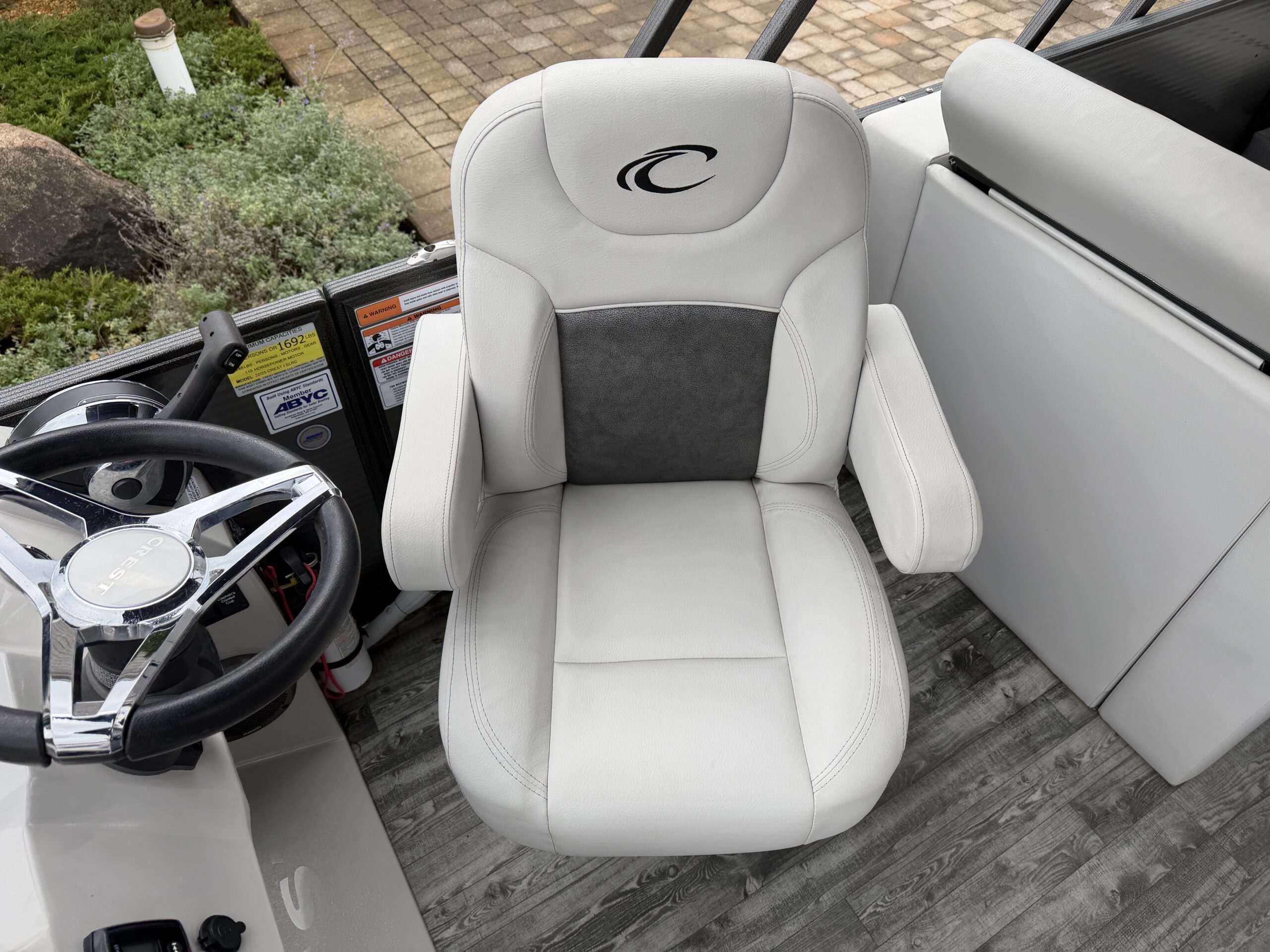 2019 Crest I 220 SLRC Mercury 90hp Command Thrust  Easy Cover