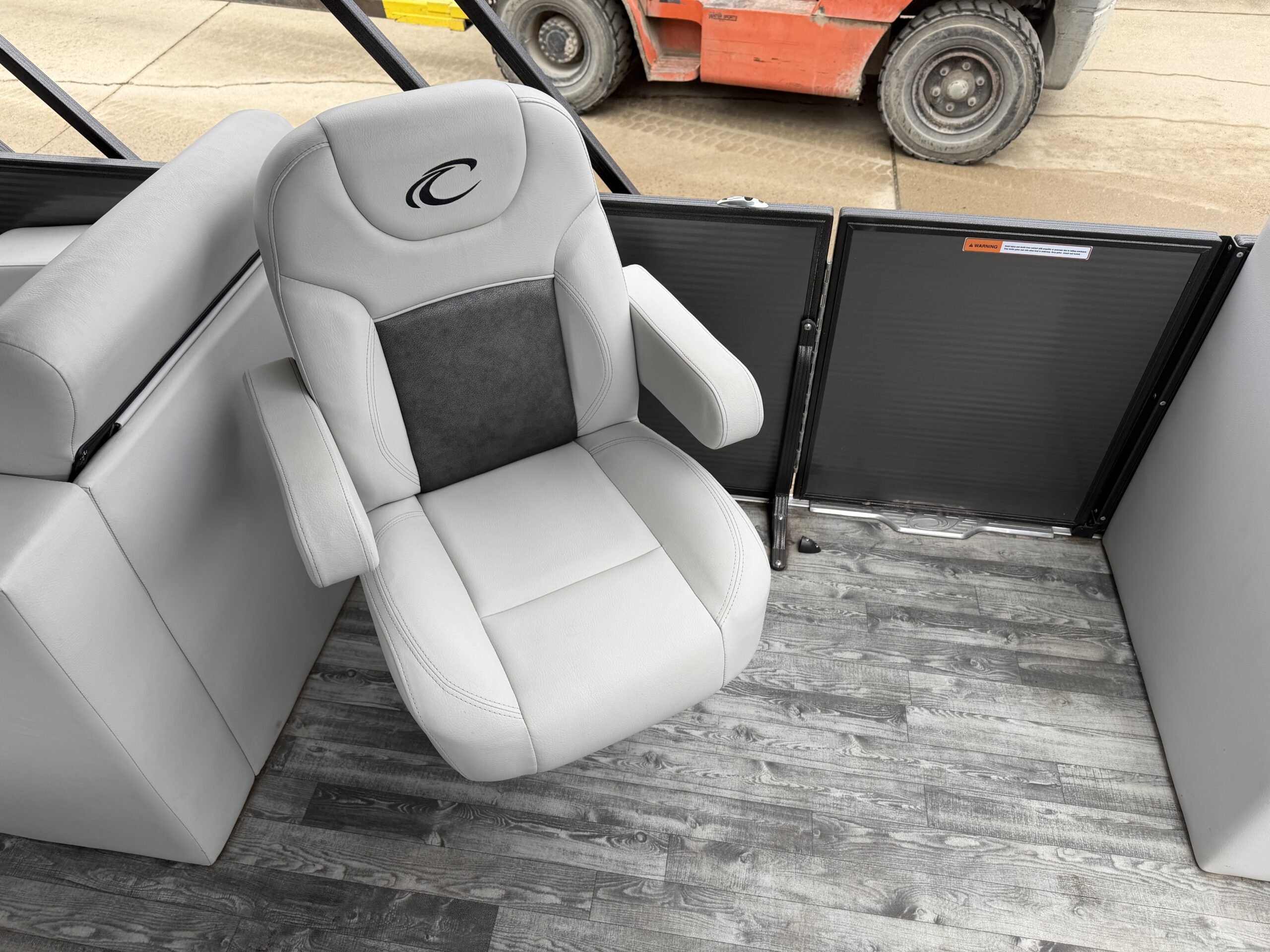 2019 Crest I 220 SLRC Mercury 90hp Command Thrust  Easy Cover