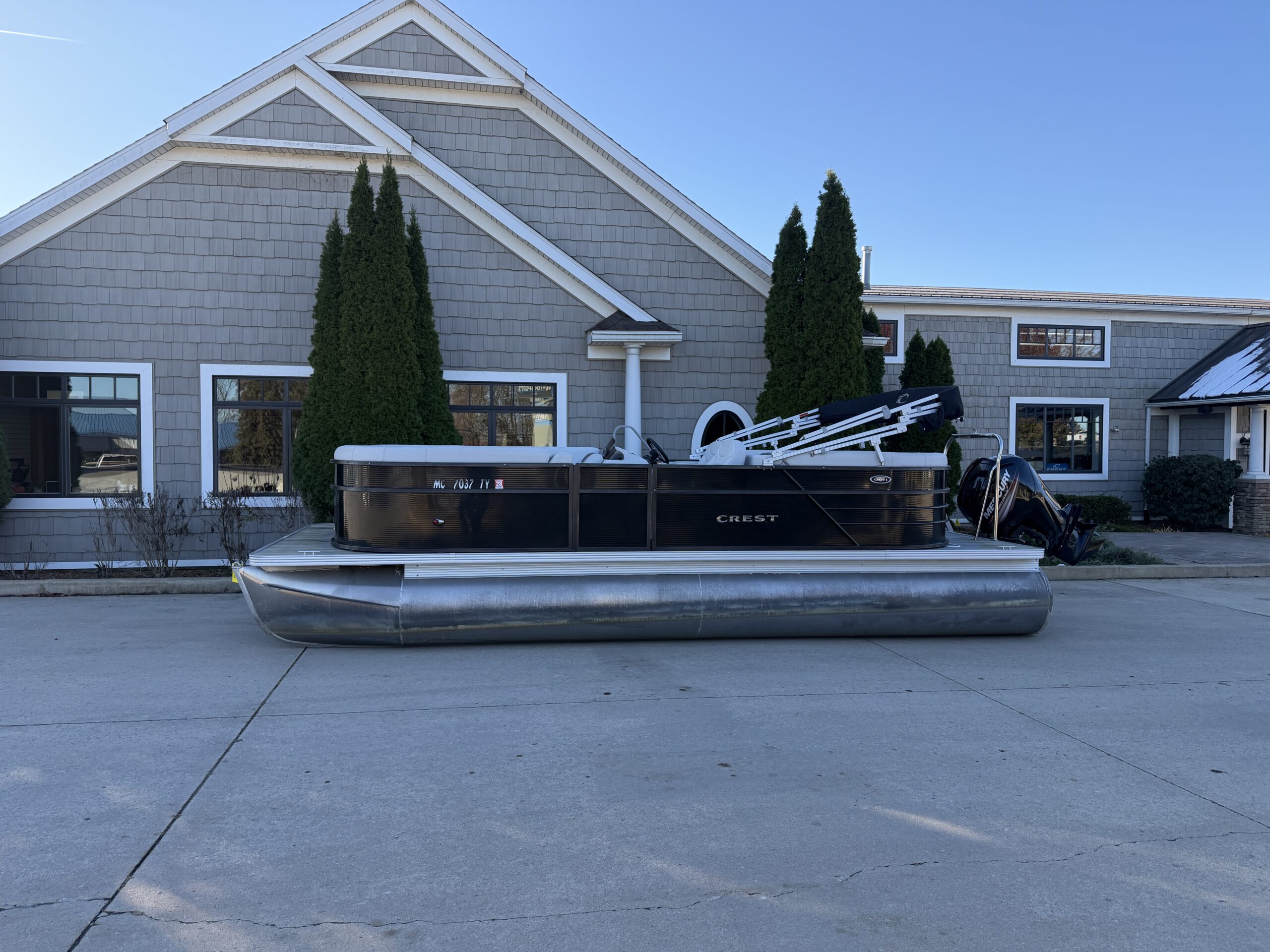 2017 Crest I 220 SLC  Mercury 115hp Command Thrust