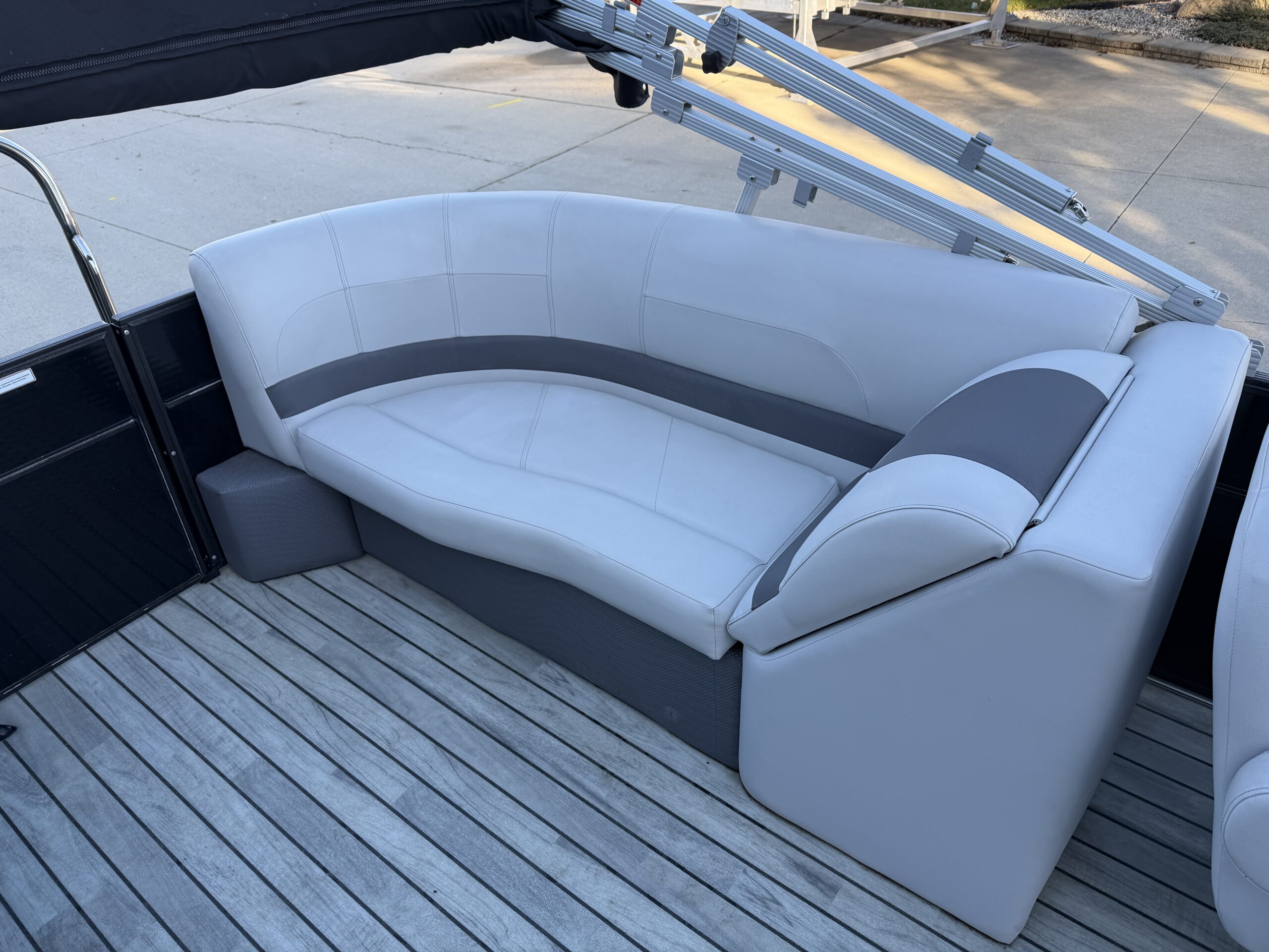 2017 Crest I 220 SLC  Mercury 115hp Command Thrust