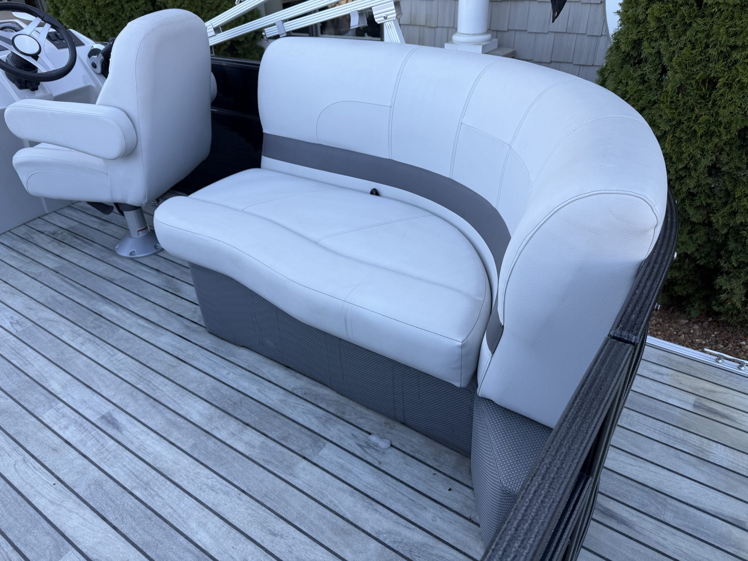 2017 Crest I 220 SLC  Mercury 115hp Command Thrust