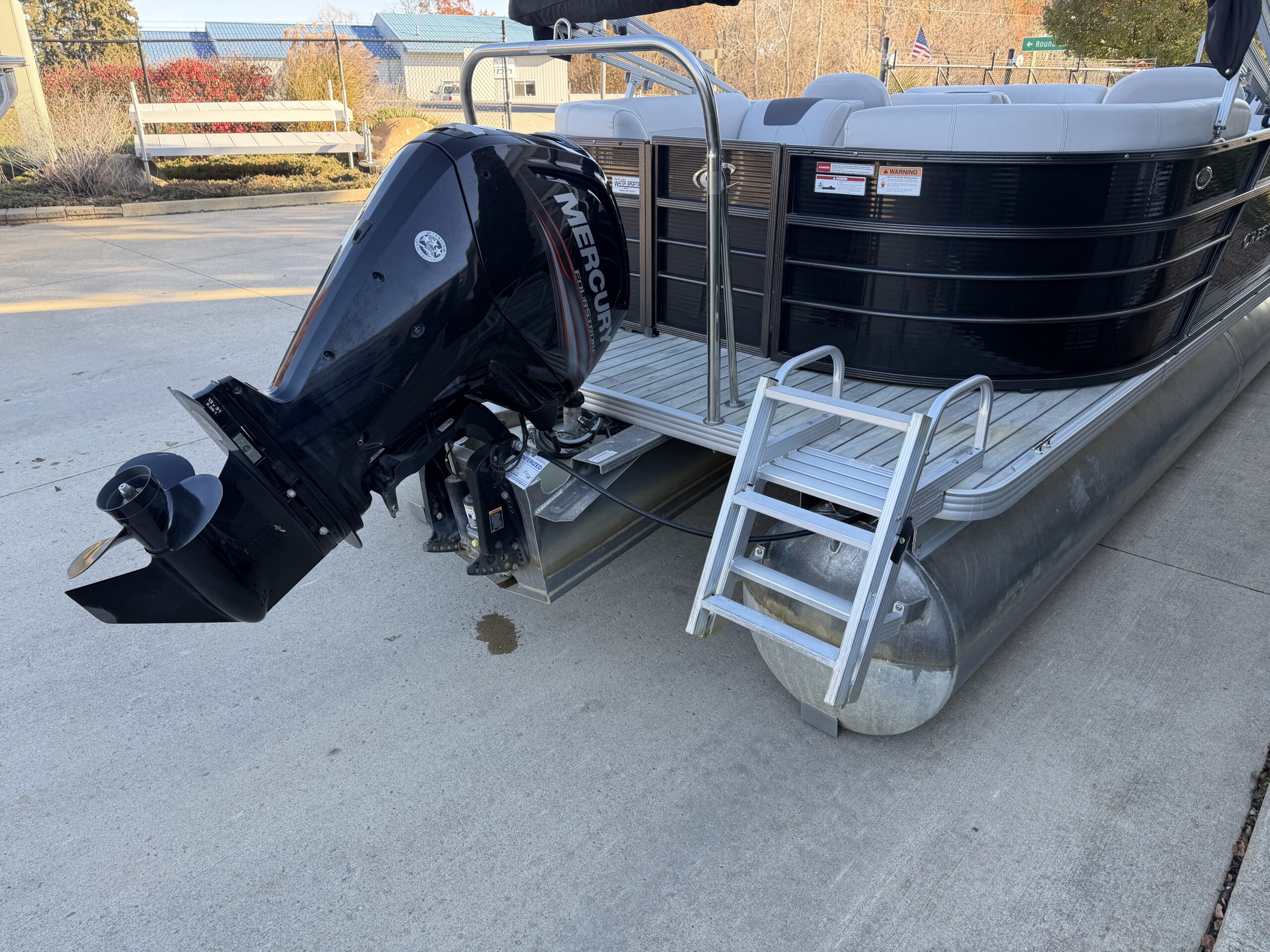 2017 Crest I 220 SLC  Mercury 115hp Command Thrust