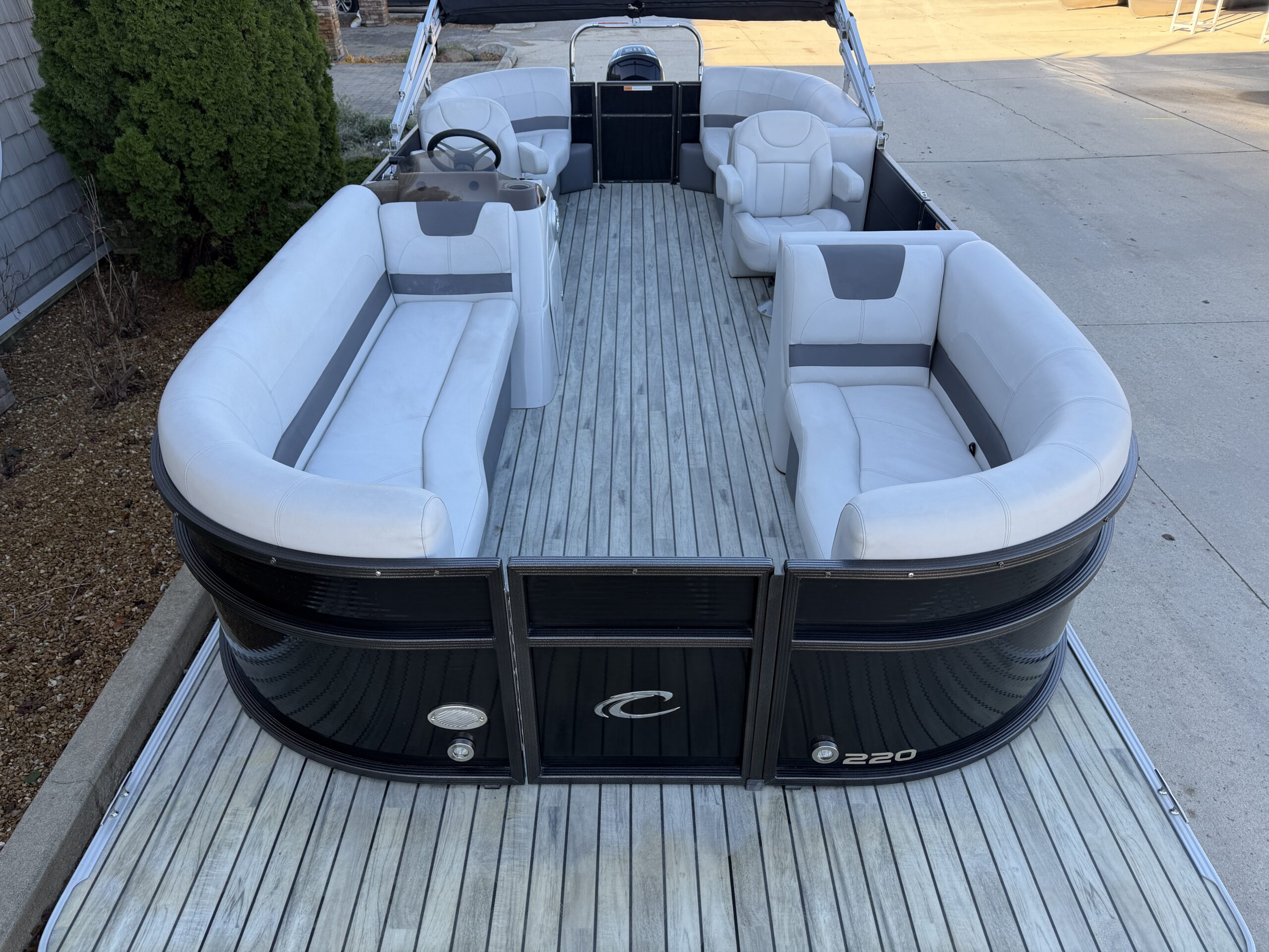 2017 Crest I 220 SLC  Mercury 115hp Command Thrust