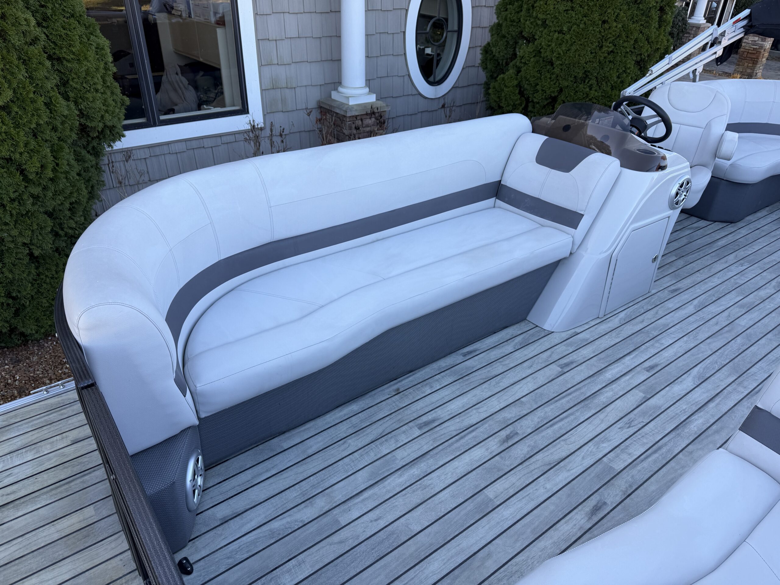 2017 Crest I 220 SLC  Mercury 115hp Command Thrust