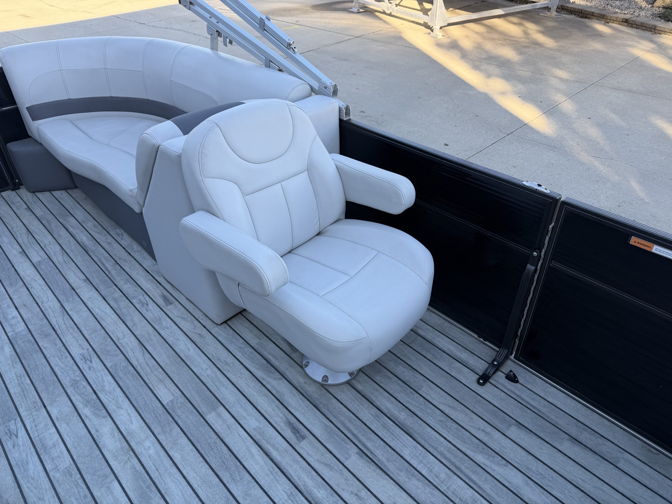 2017 Crest I 220 SLC  Mercury 115hp Command Thrust