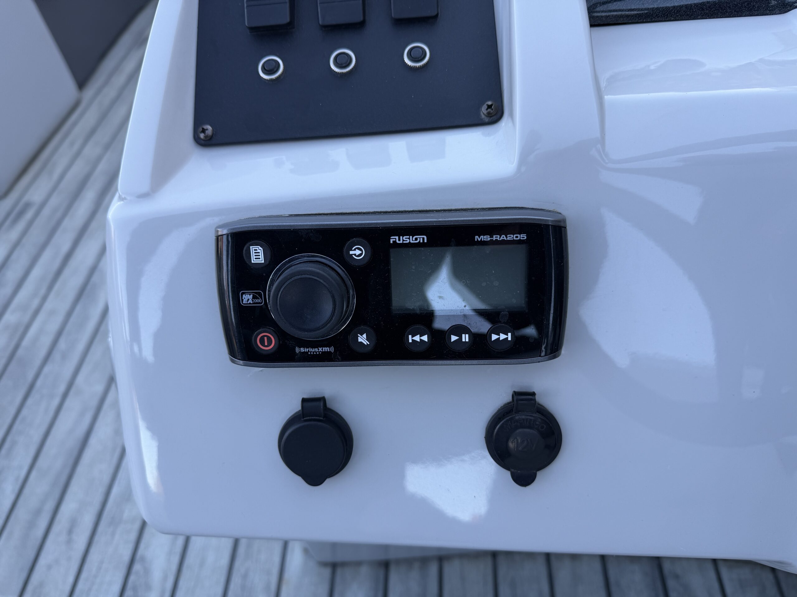 2017 Crest I 220 SLC  Mercury 115hp Command Thrust