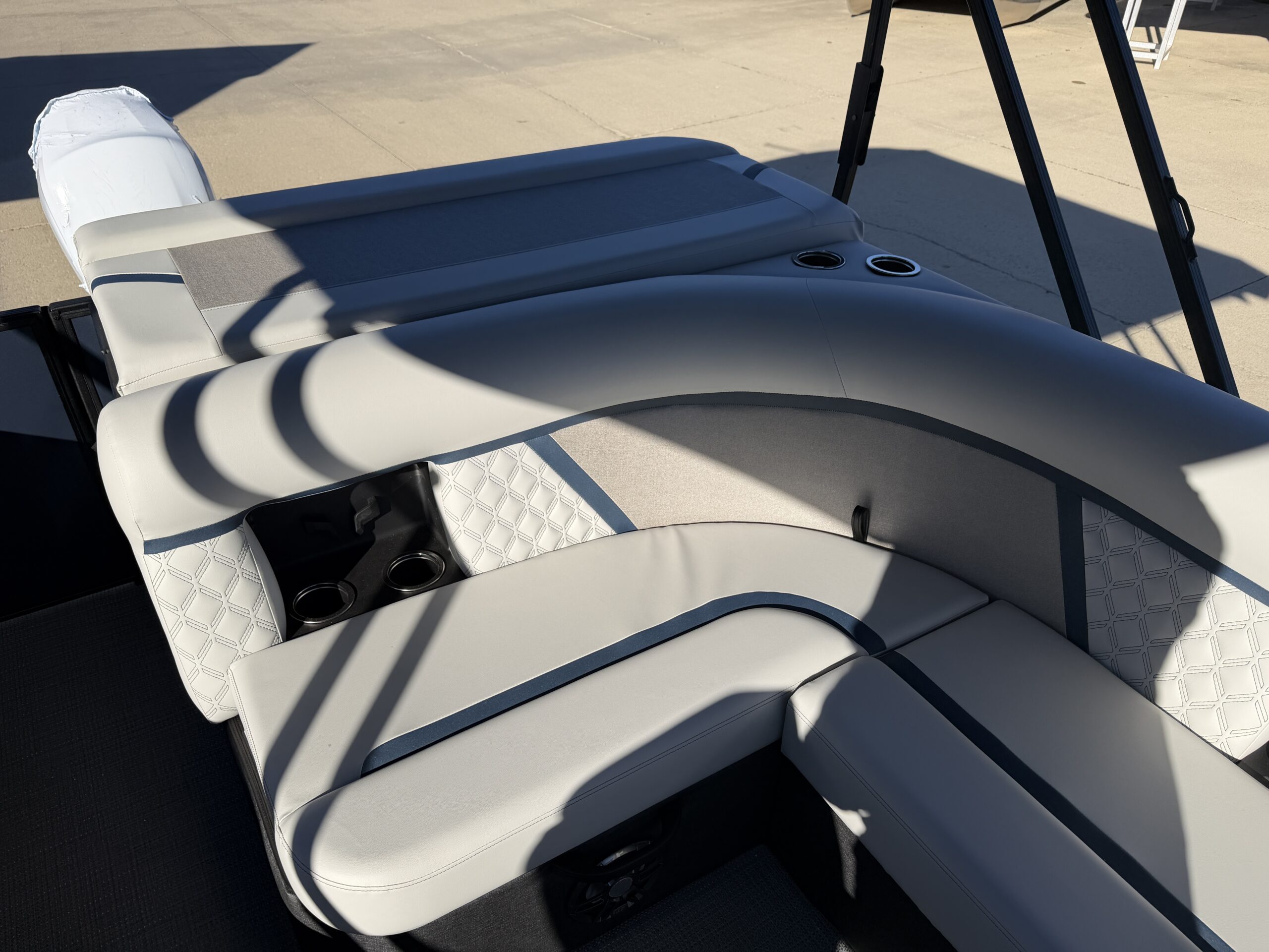 2026 Crest Conquest 230 L Group  Mercury 115hp  Easy Cover