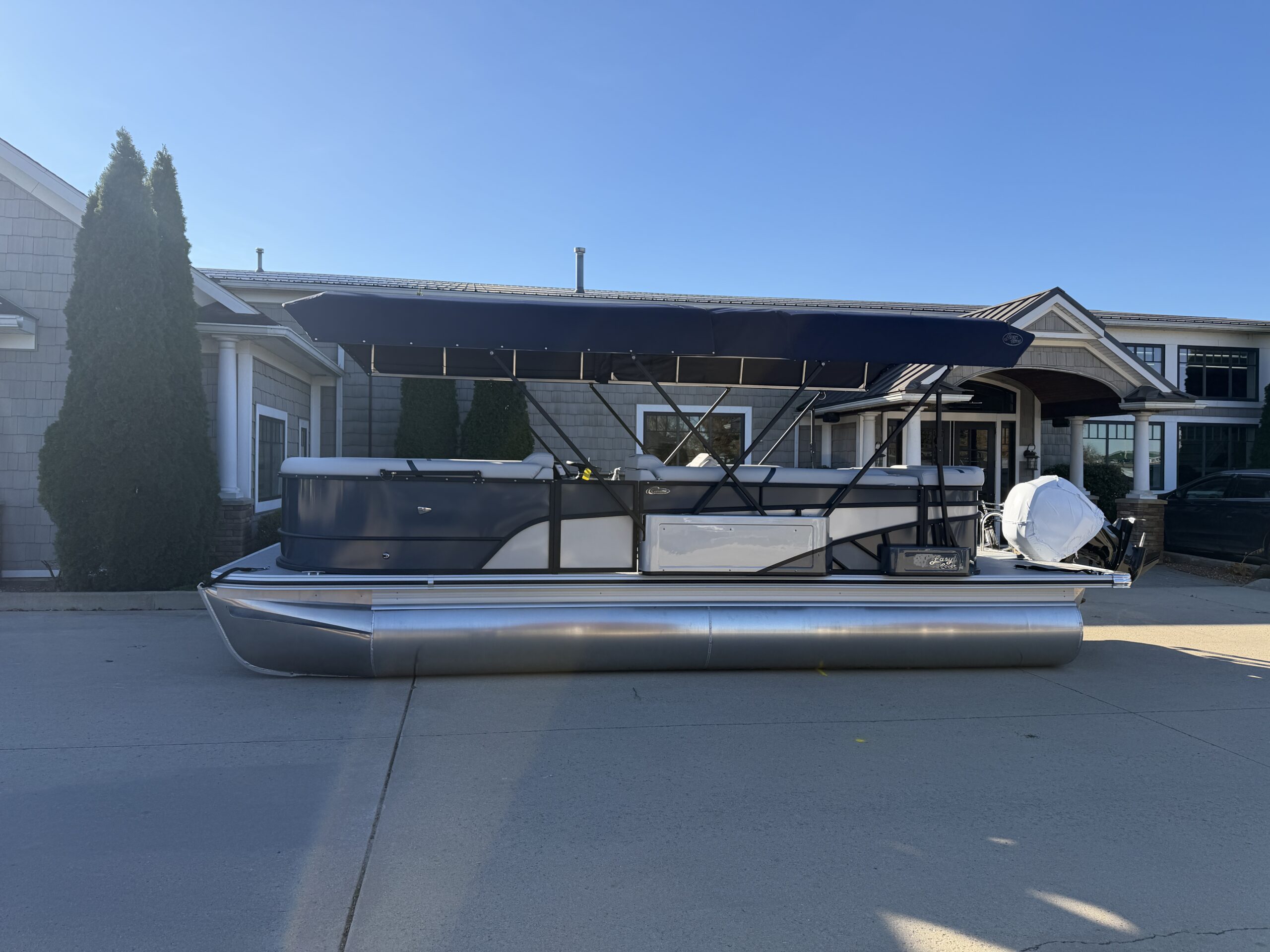 2026 Crest Conquest 230 L Group  Mercury 115hp  Easy Cover