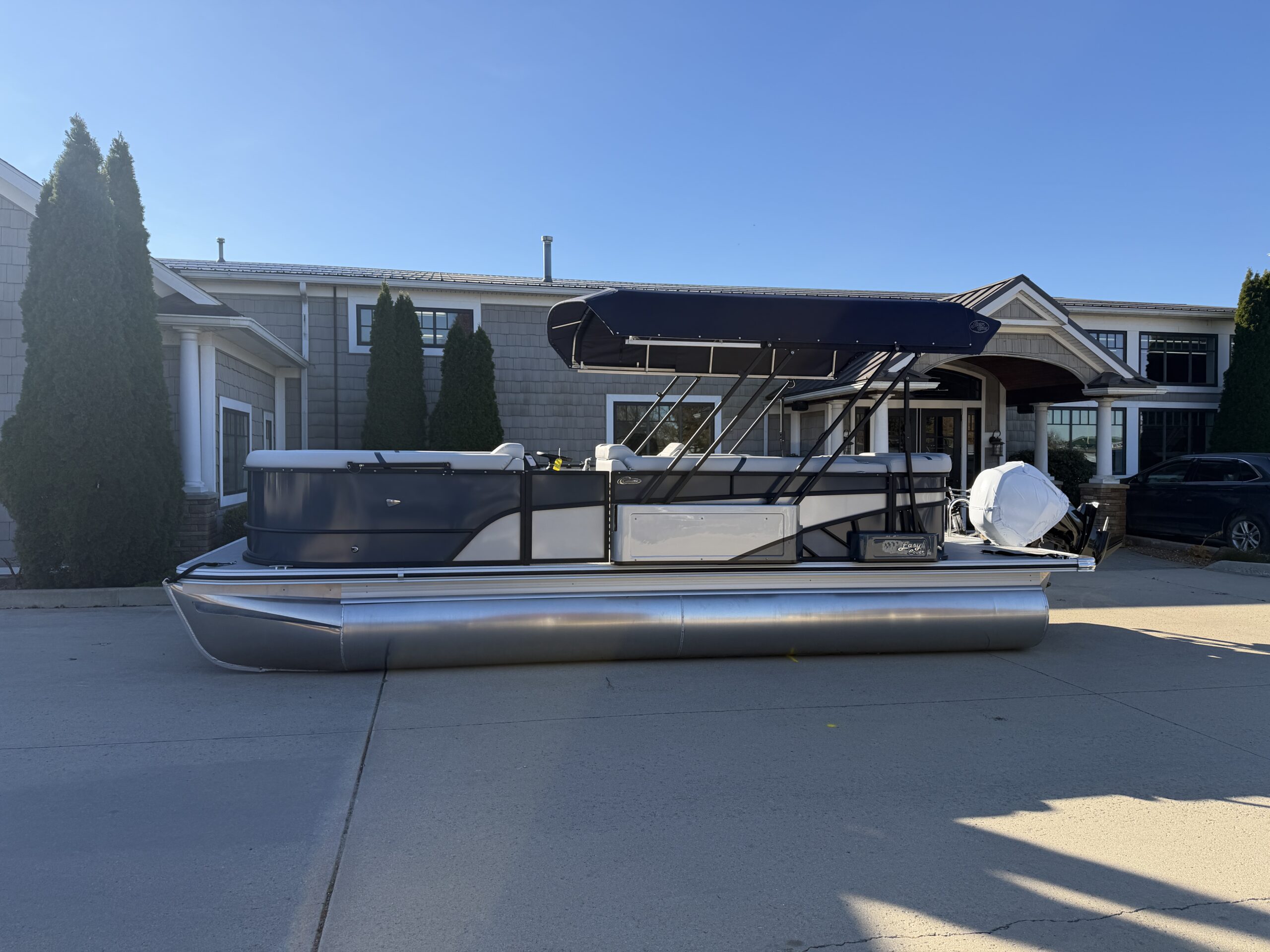 2026 Crest Conquest 230 L Group  Mercury 115hp  Easy Cover