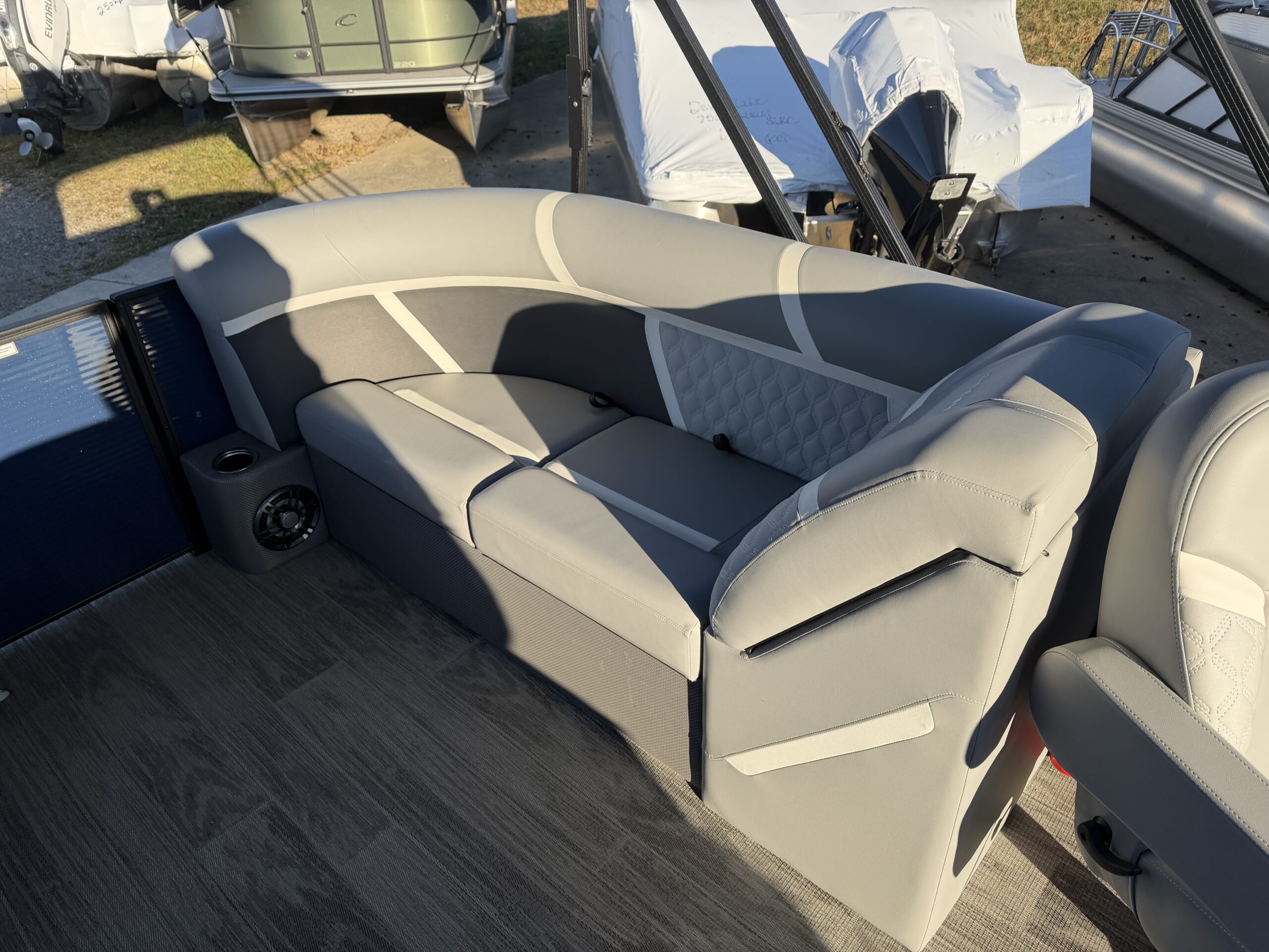 2025 Crest Classic 220 SLC  Mercury 115hp CT  Easy Cover