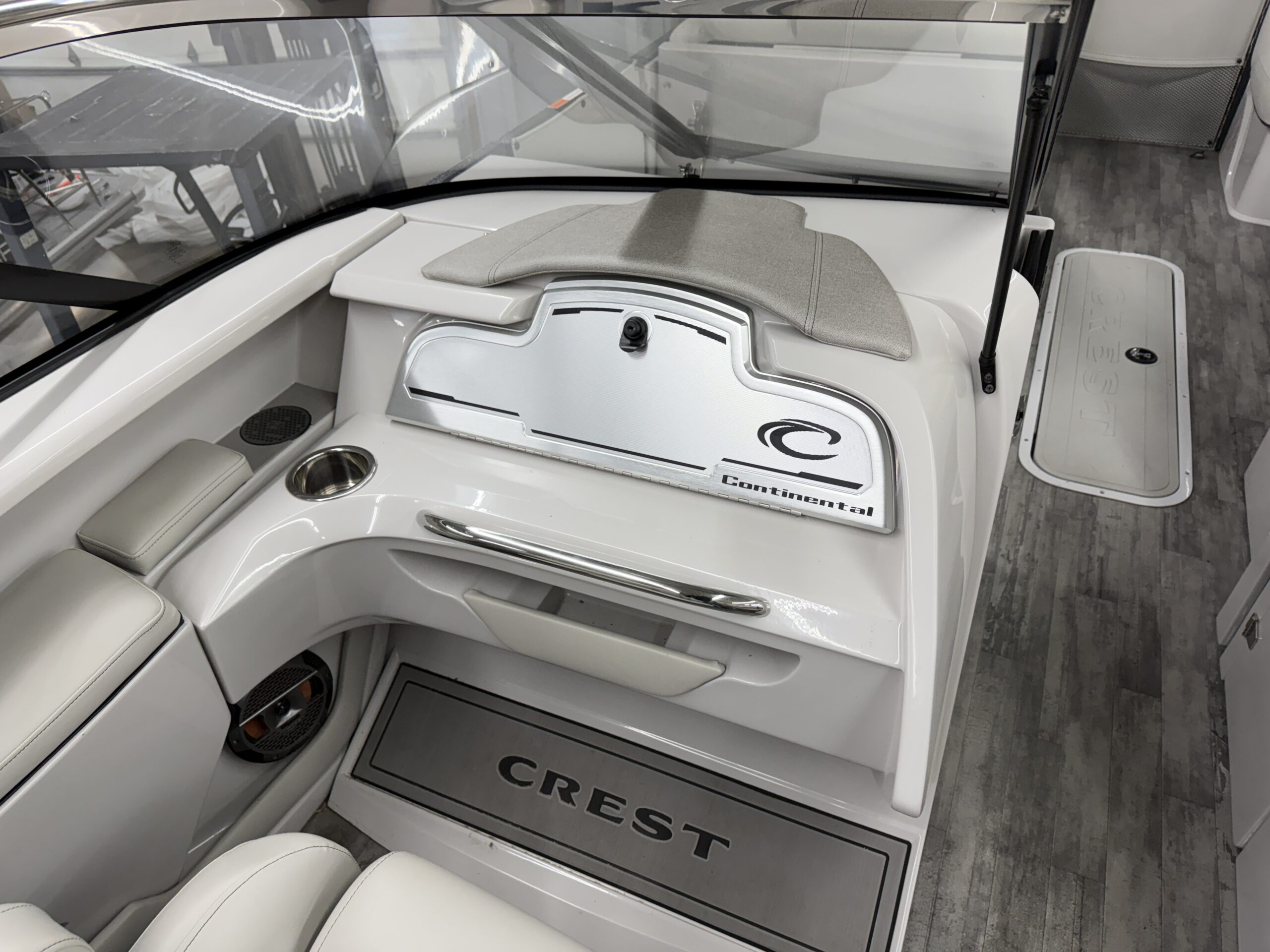 2022 Crest Continental 250  Mercury 400hp Verado  Sea Legs