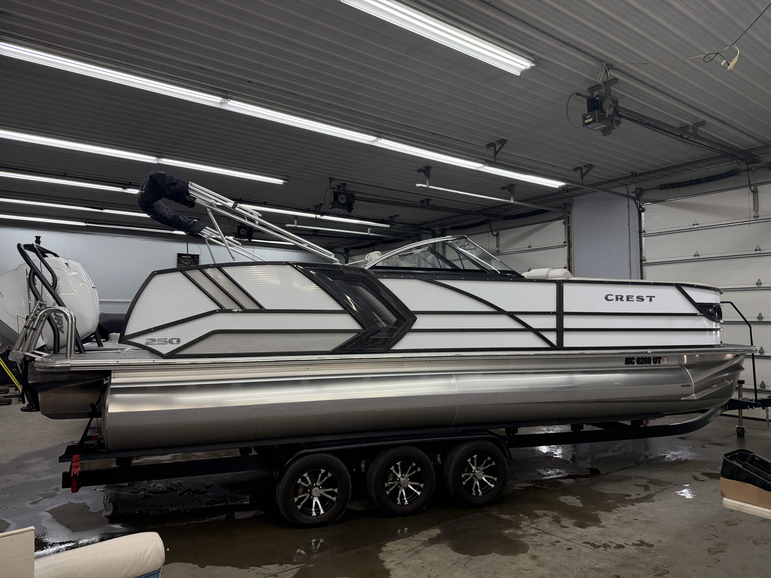 2022 Crest Continental 250  Mercury 400hp Verado  Sea Legs