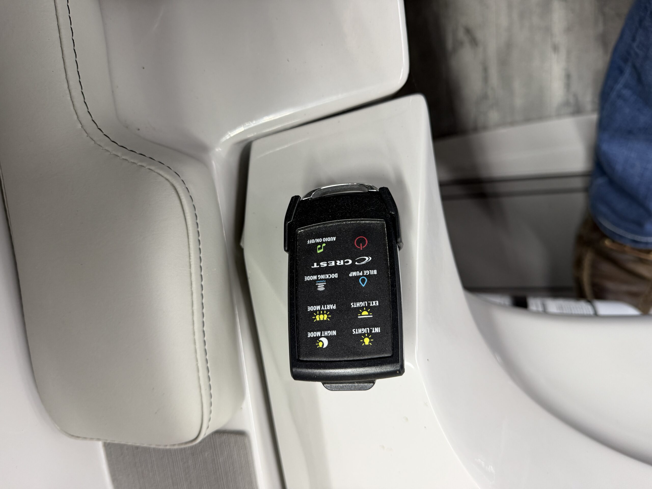 2022 Crest Continental 250  Mercury 400hp Verado  Sea Legs