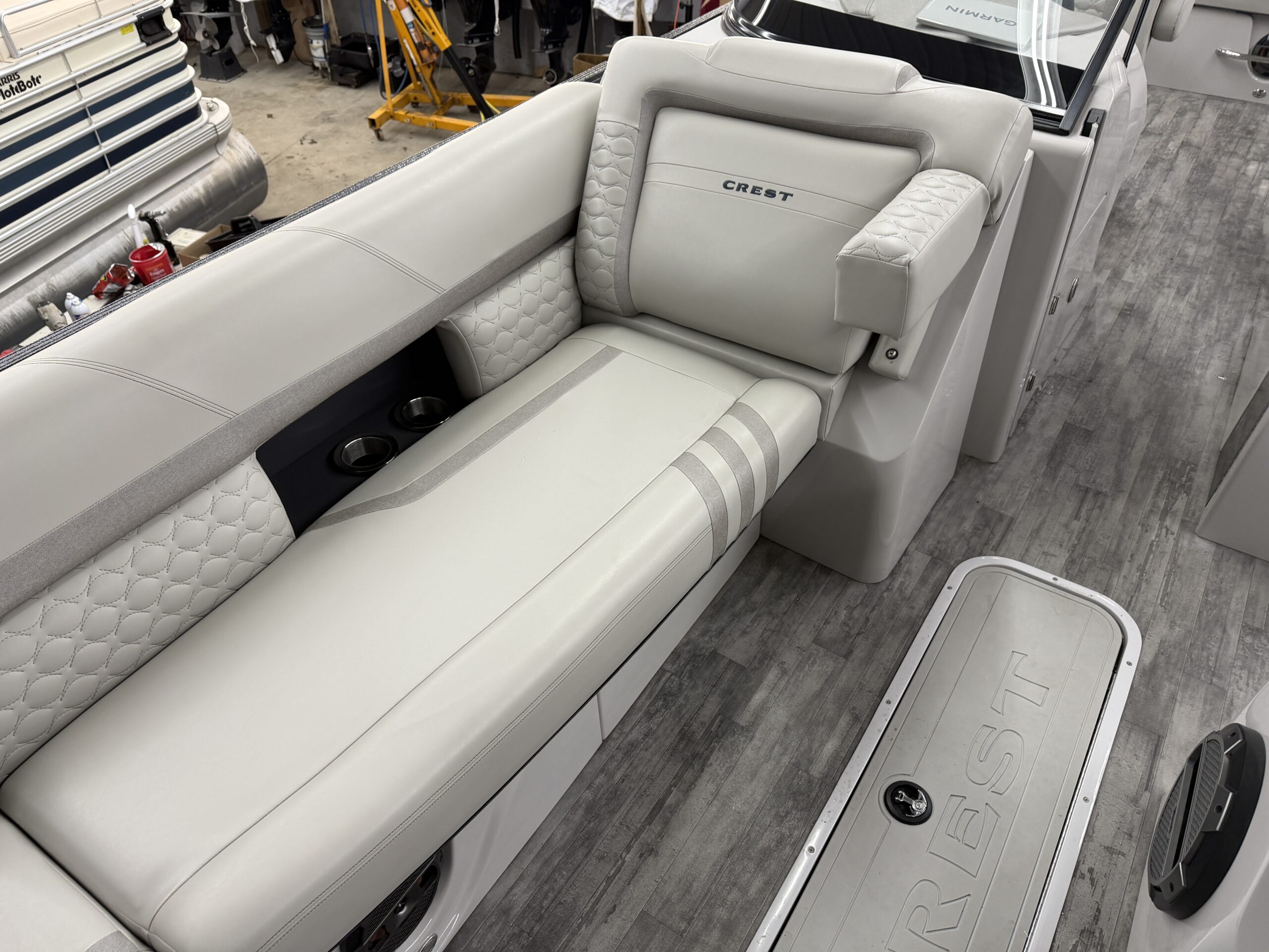 2022 Crest Continental 250  Mercury 400hp Verado  Sea Legs