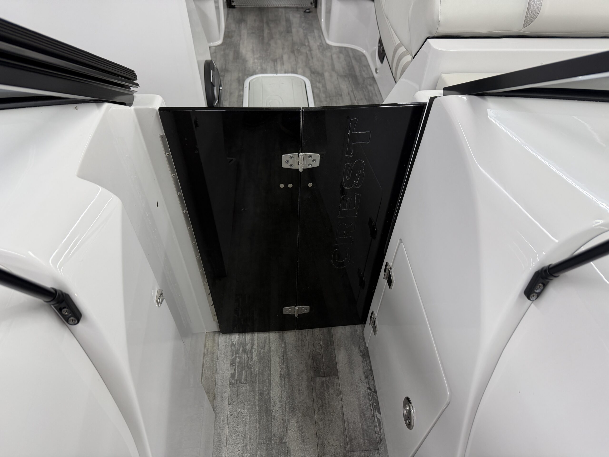 2022 Crest Continental 250  Mercury 400hp Verado  Sea Legs