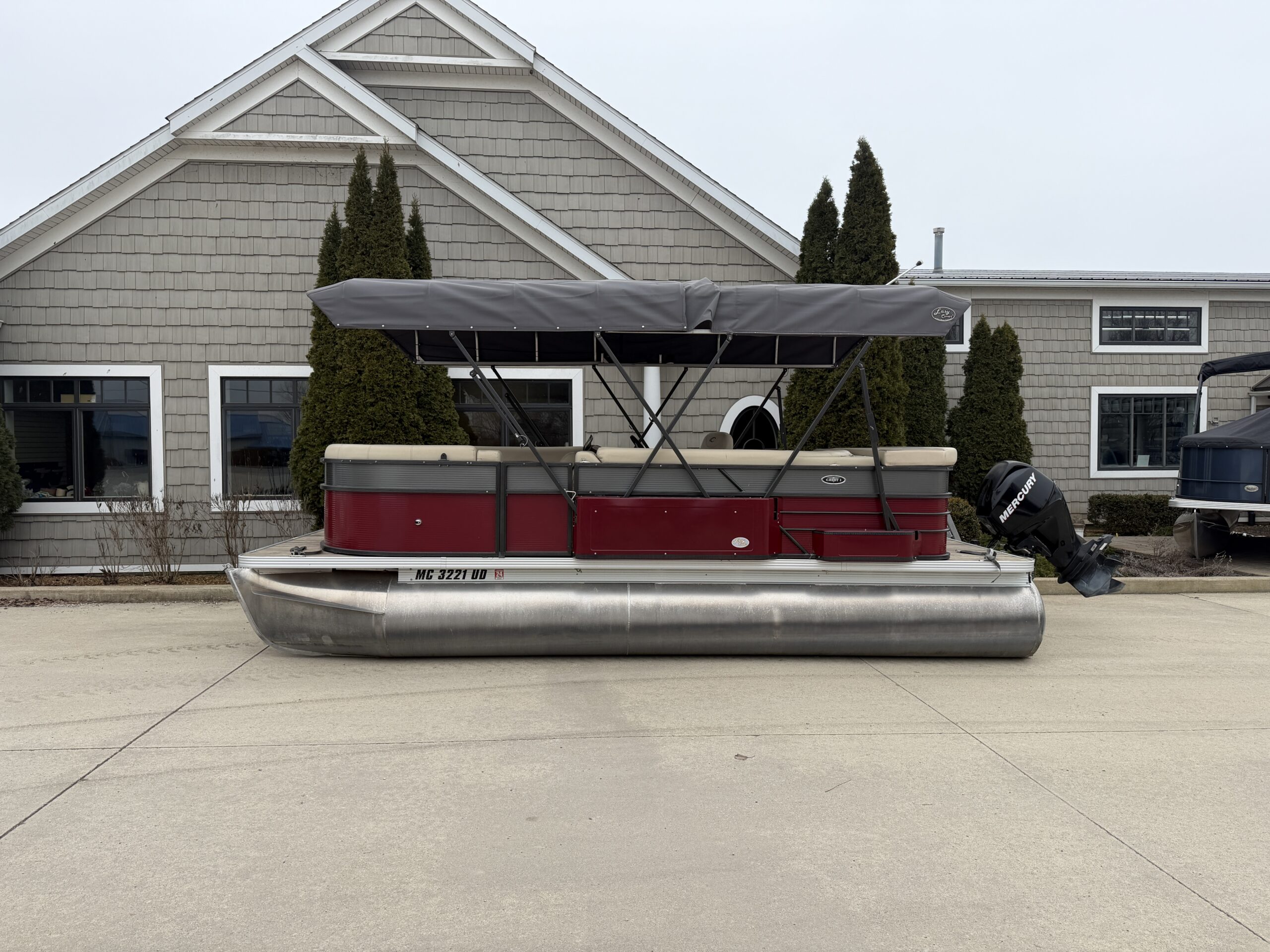 2018 Crest I 200 2011 Mercury 50hp and Easy Cover