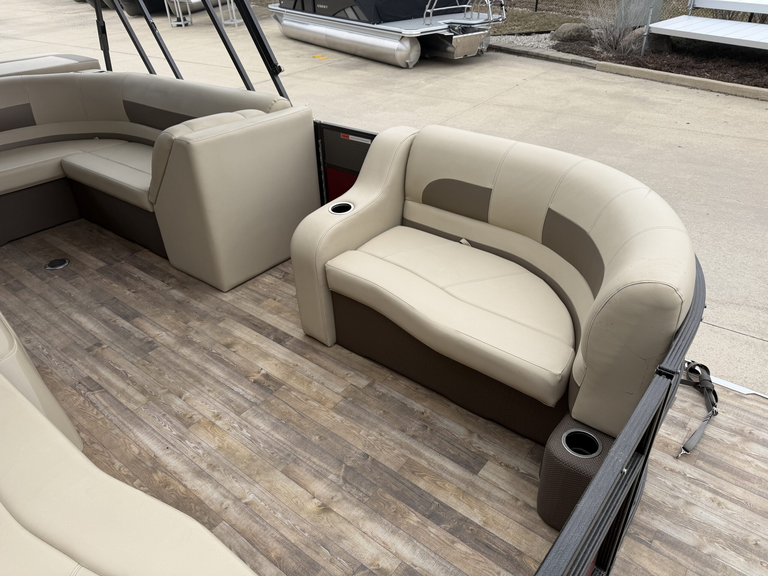 2018 Crest I 200 2011 Mercury 50hp and Easy Cover