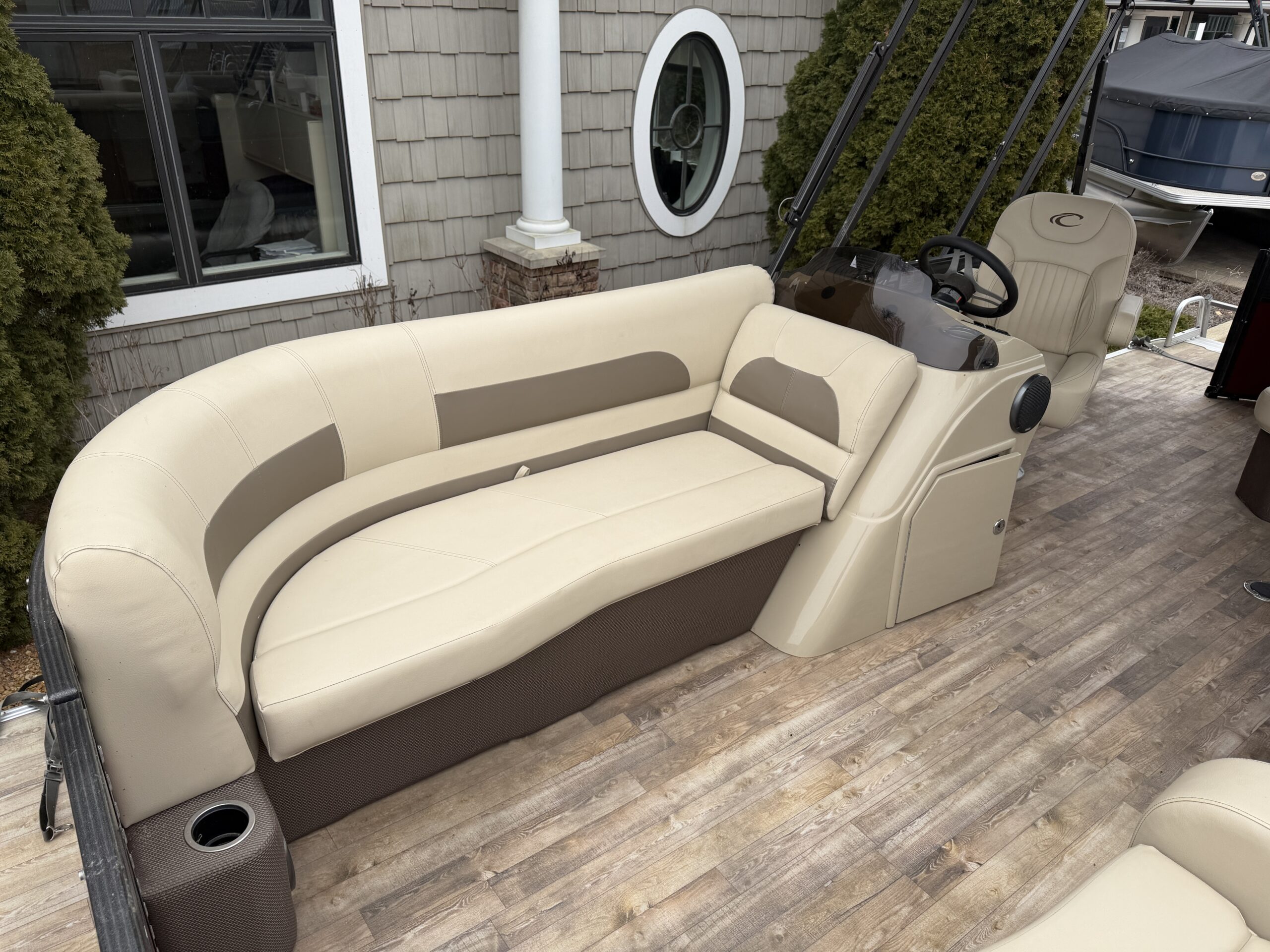 2018 Crest I 200 2011 Mercury 50hp and Easy Cover